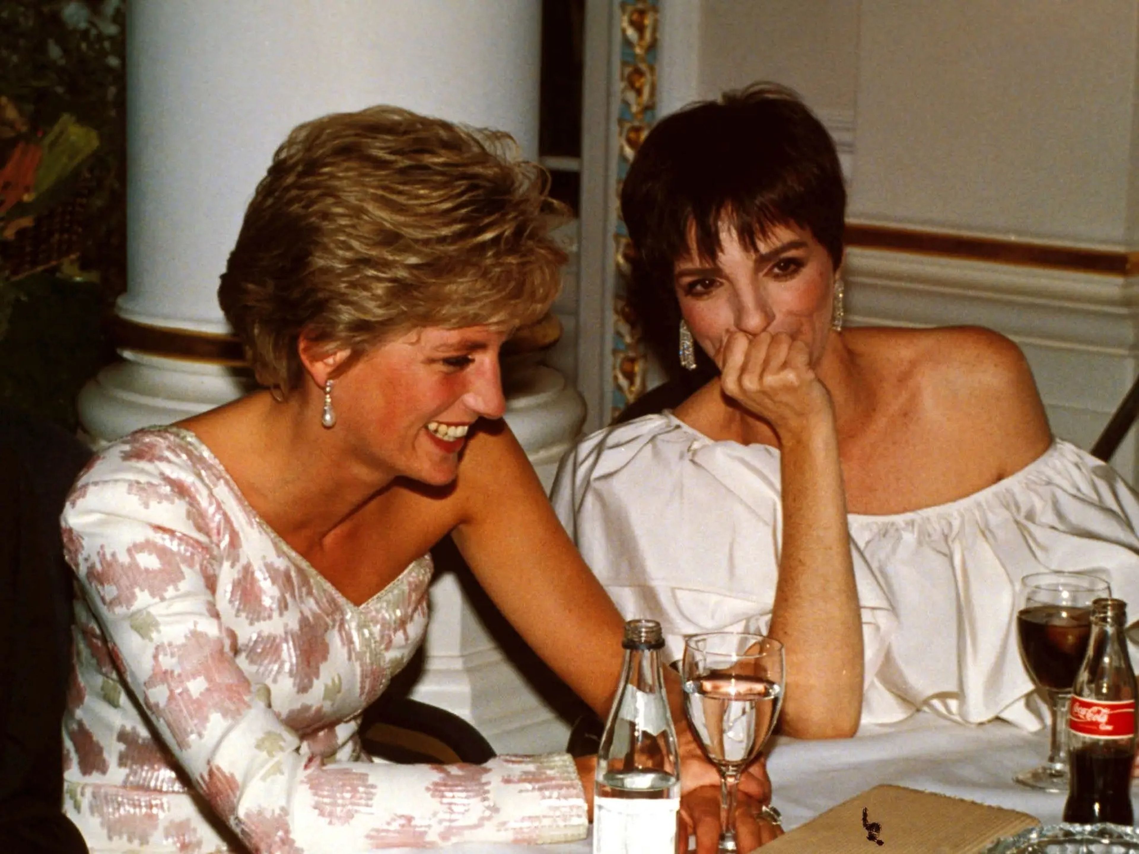 La princesa Diana con Liza Minnelli en 1991. / Dave Benett/Getty Images.