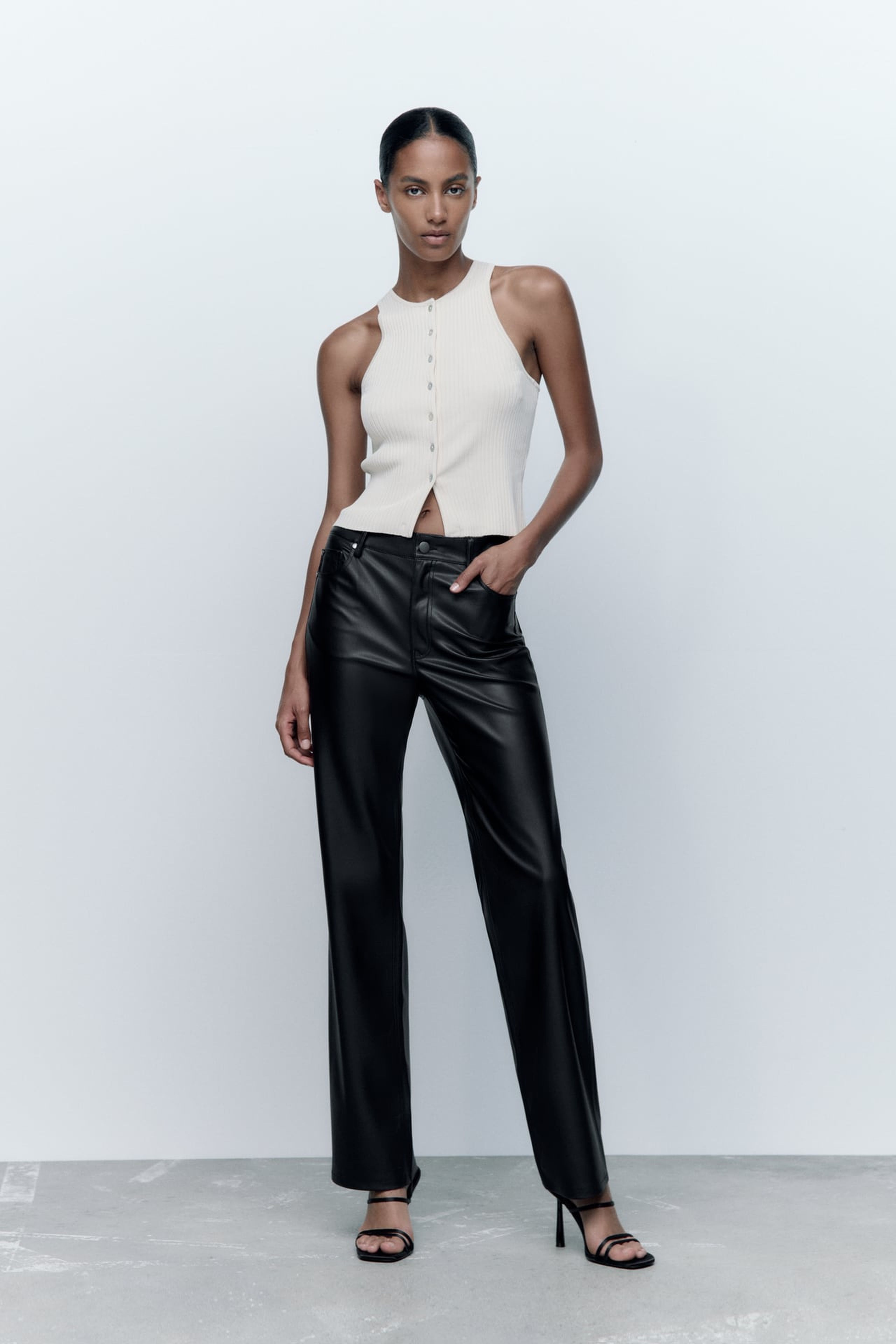 Fichamos los primeros pantalones de Zara que se harán virales en otoño:  estilo cargo, elegantes y supercómodos
