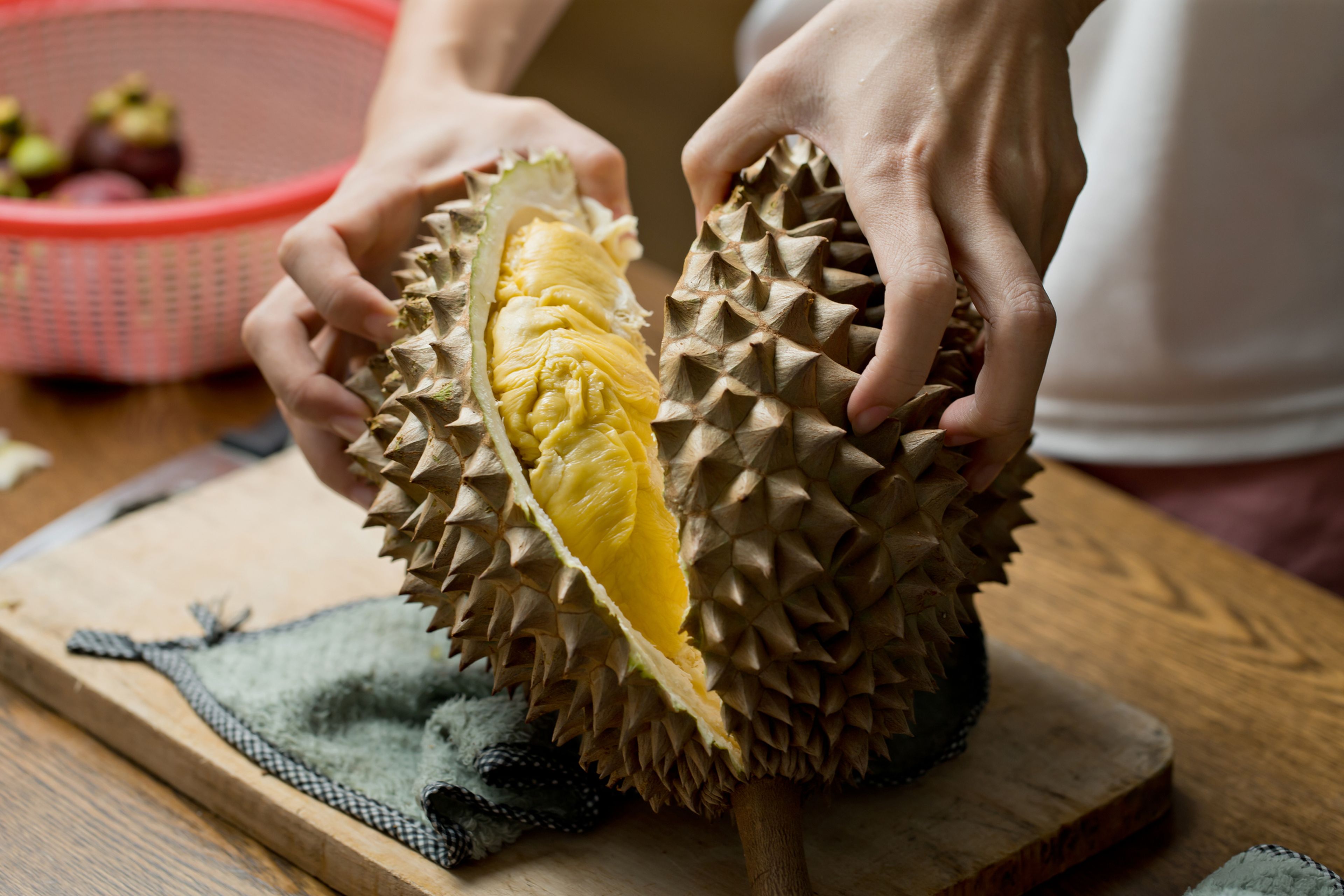 El durián es considerado por muchos el alimento más apestoso del mundo.