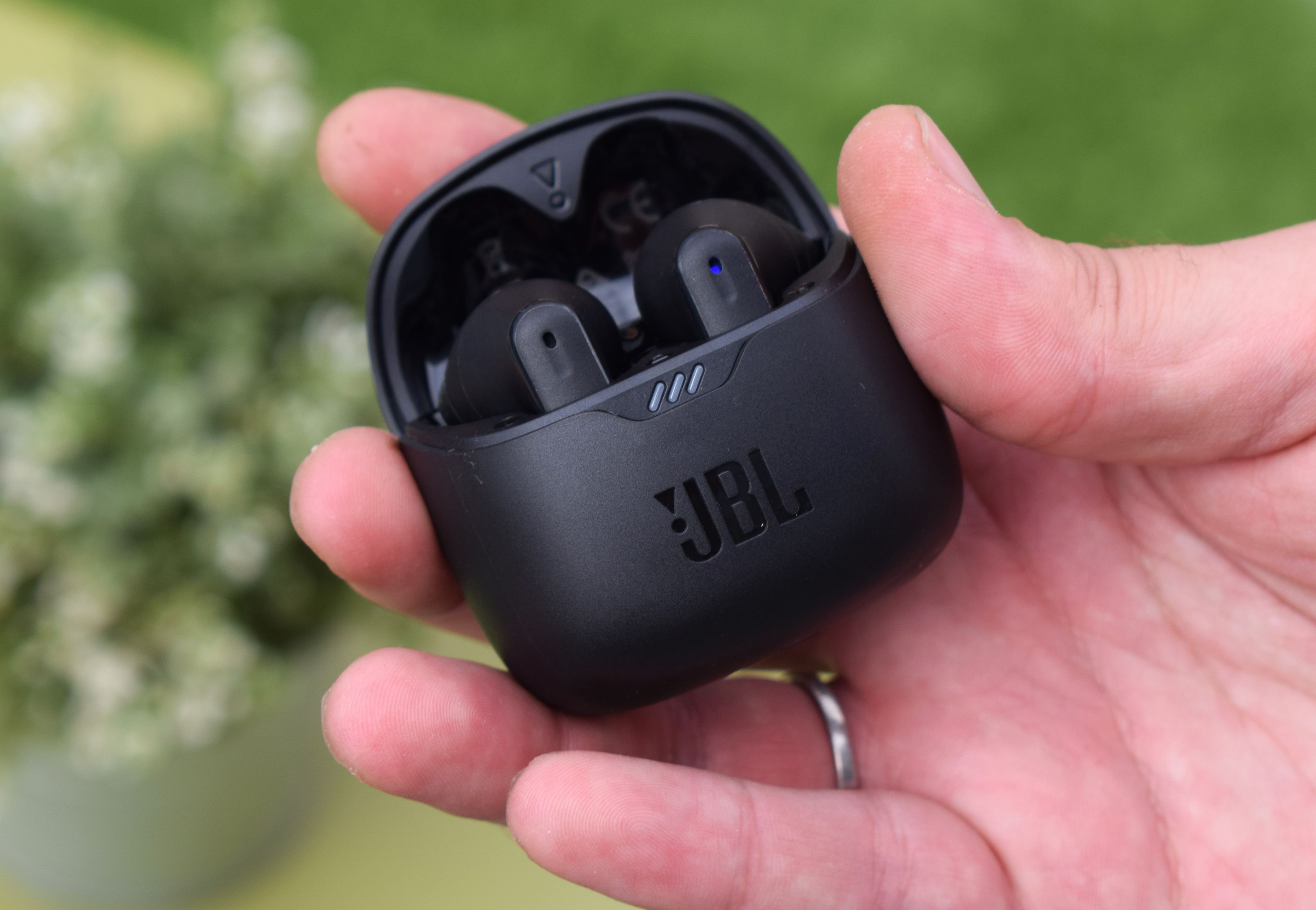 Audífonos Bluetooth Inalámbricos JBL Tune 120TWS In ear True Wireless  Blanco