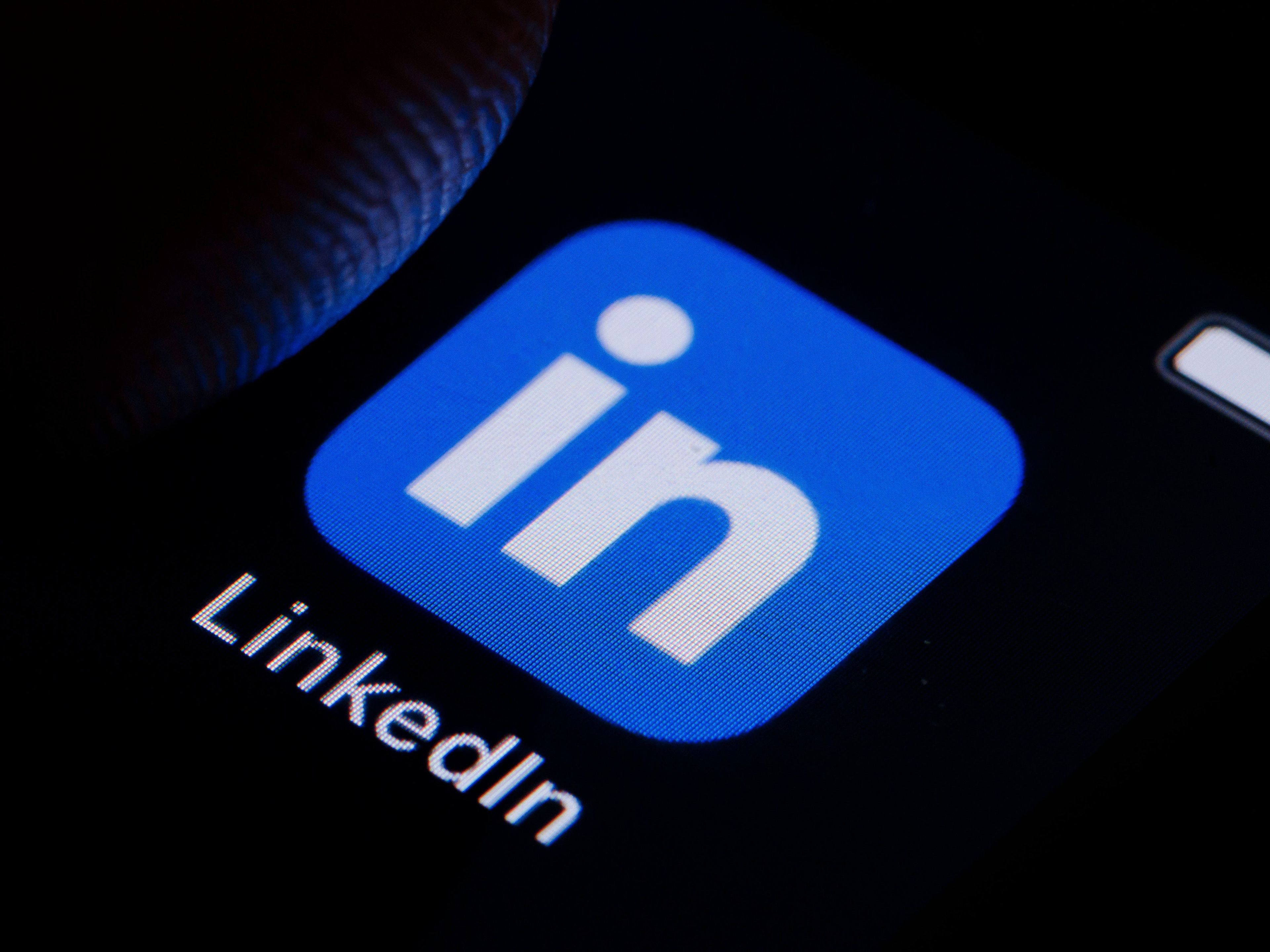 Avalar a alguien en LinkedIn es un arma de doble filo, según el cazatalentos Jörg Kasten