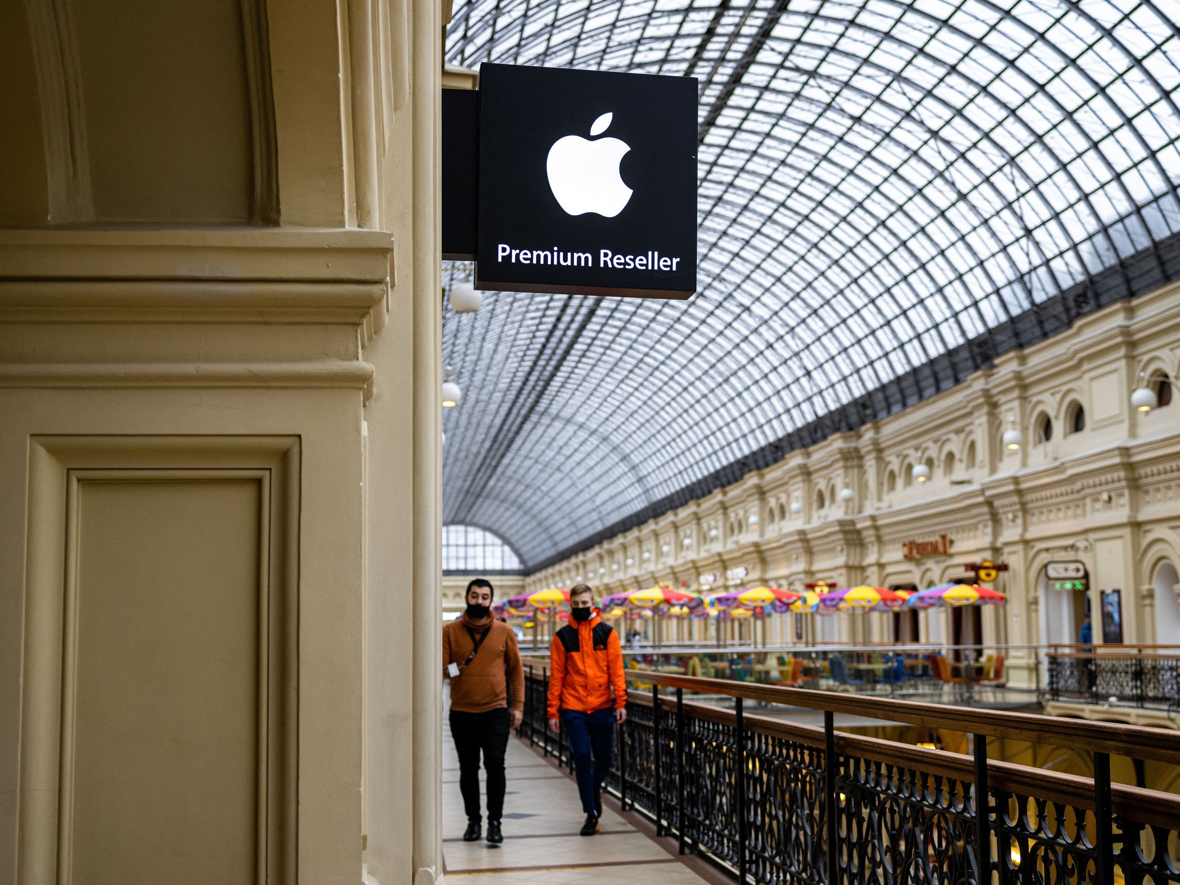 Un distribuidor de Apple en Rusia en una fotografía de 2021.