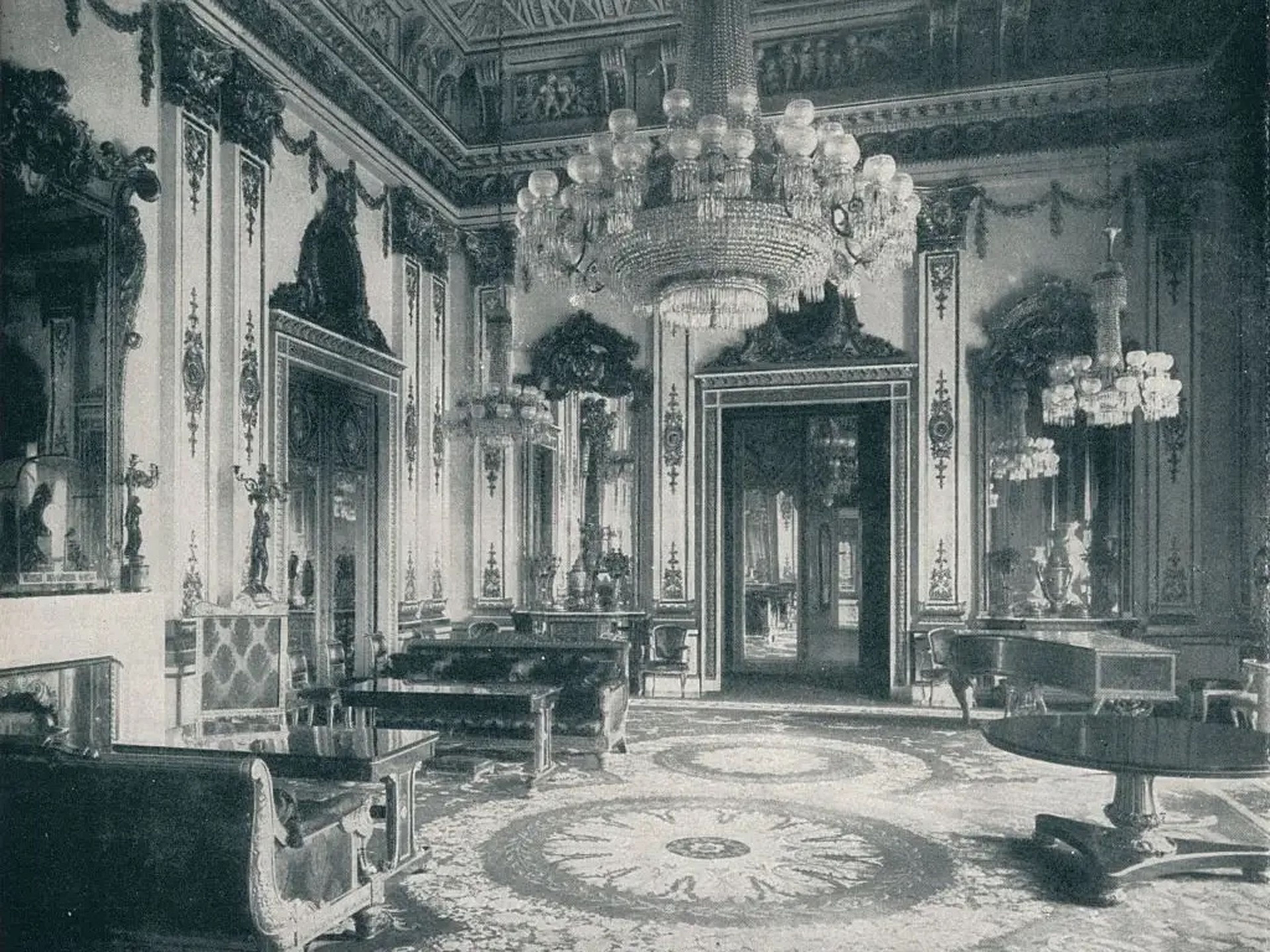 La habitación White Drawing en Buckingham, 1901.