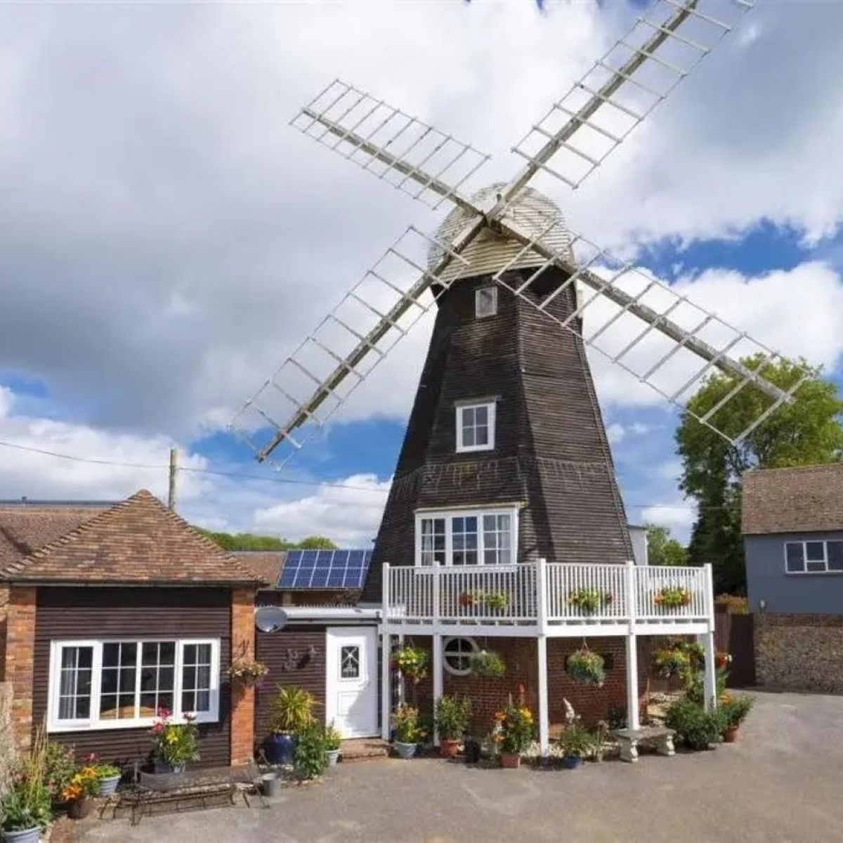 Este molino de viento del siglo XIX ahora es una casa: se vende