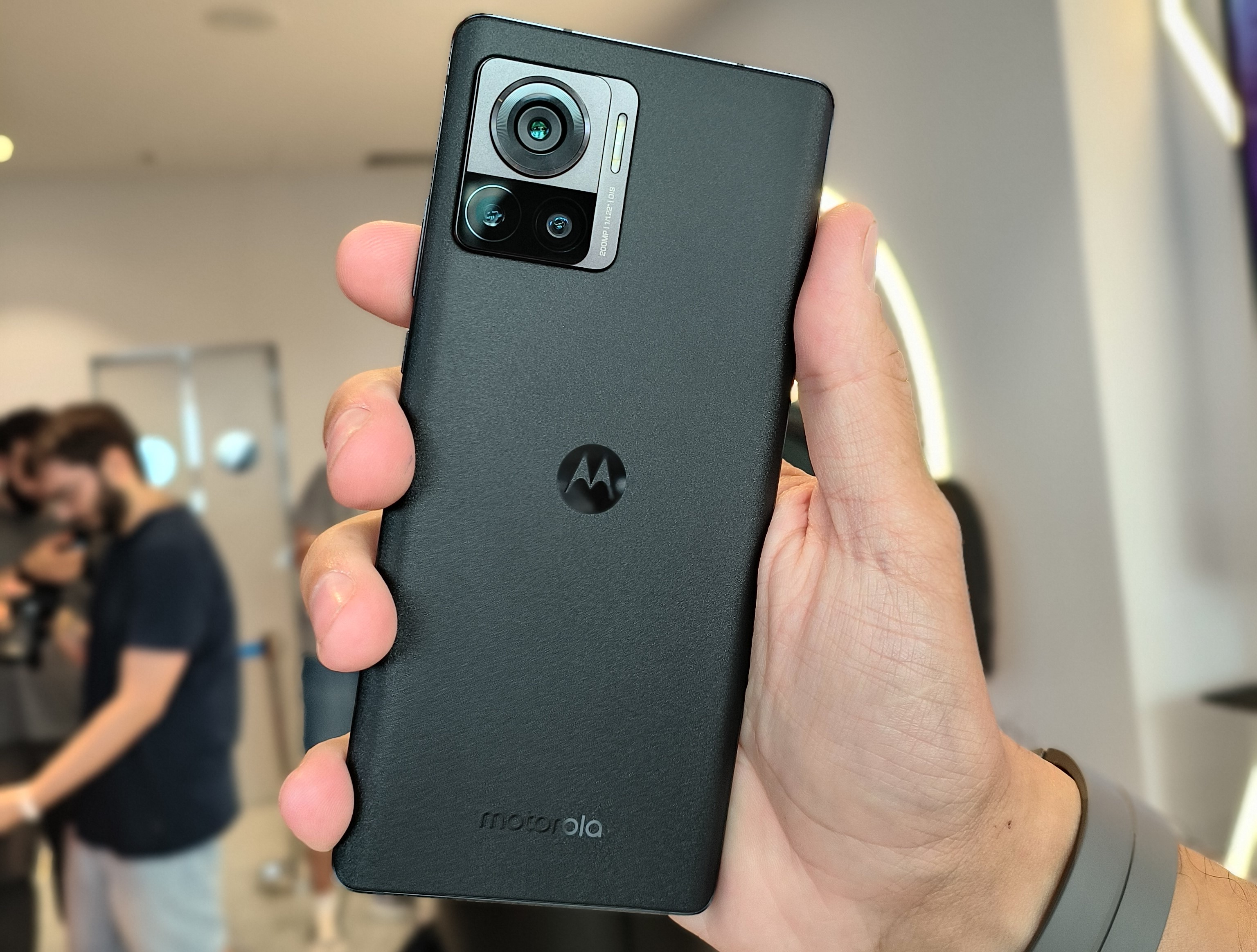 Llega el primer móvil con cámara de 200 megapíxeles: así es el Motorola  Edge 30 Ultra