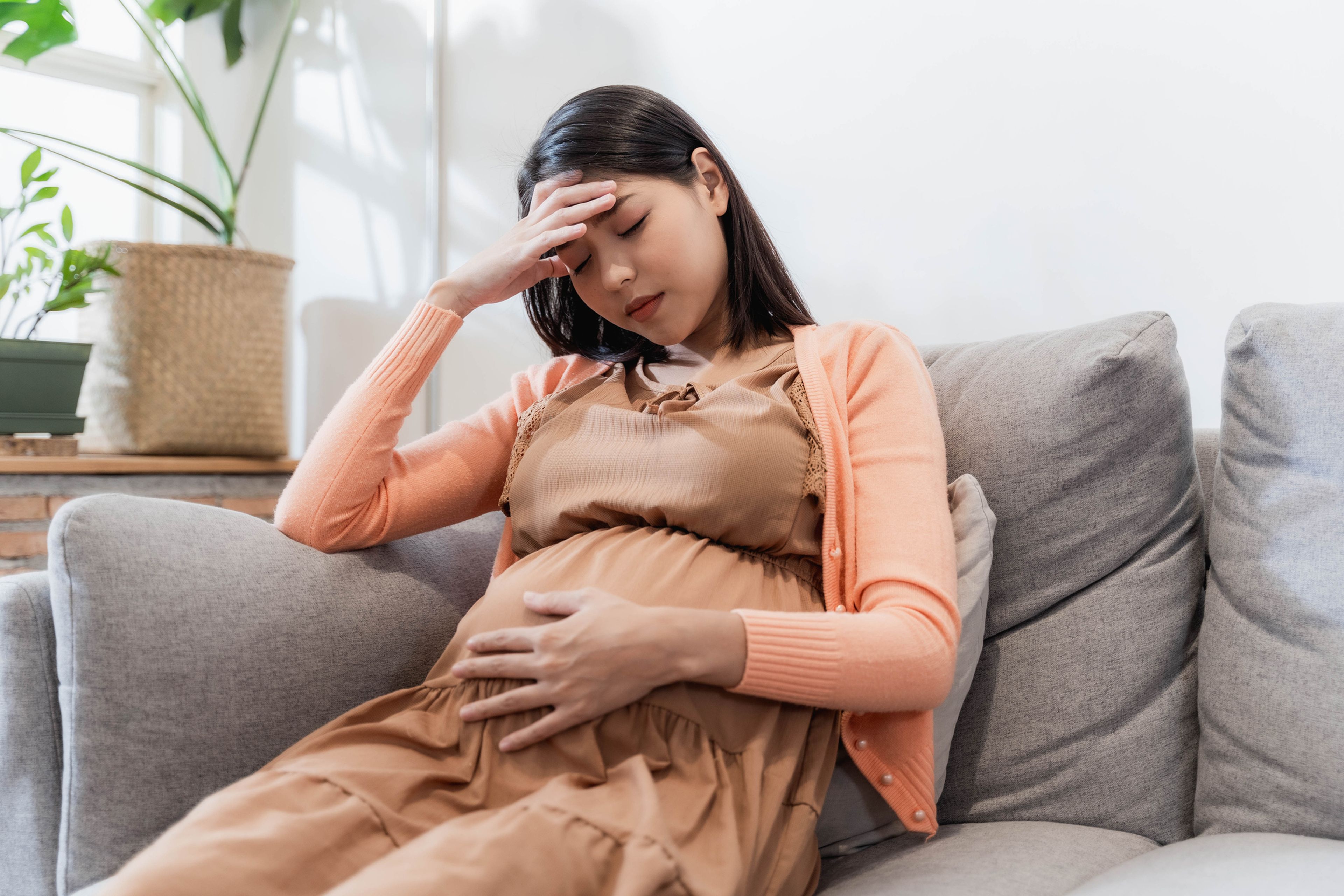 Mujer estresada durante el embarazo