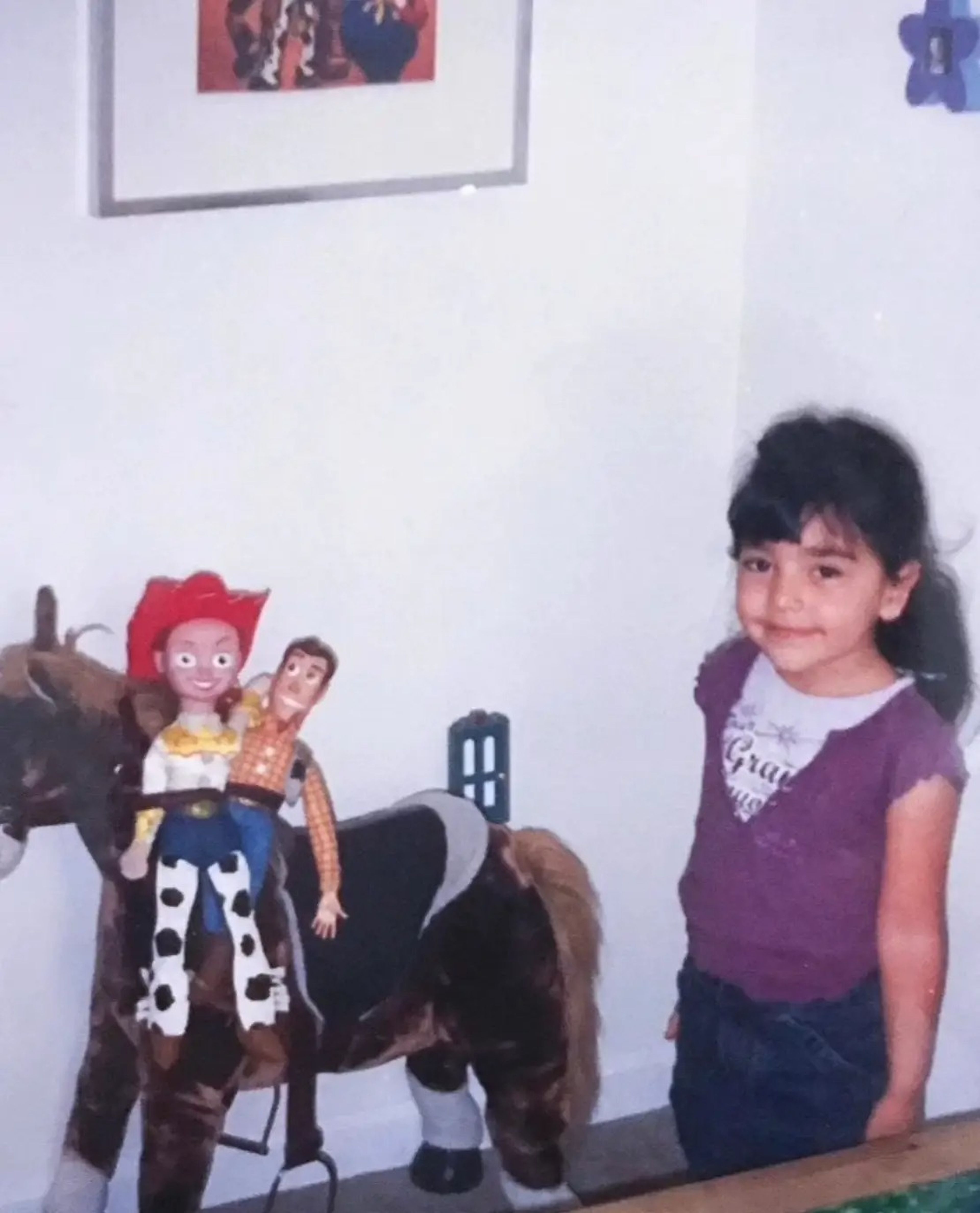 Plascencia con Woody y Jessie, la chica cowboy de "Toy Story 2."