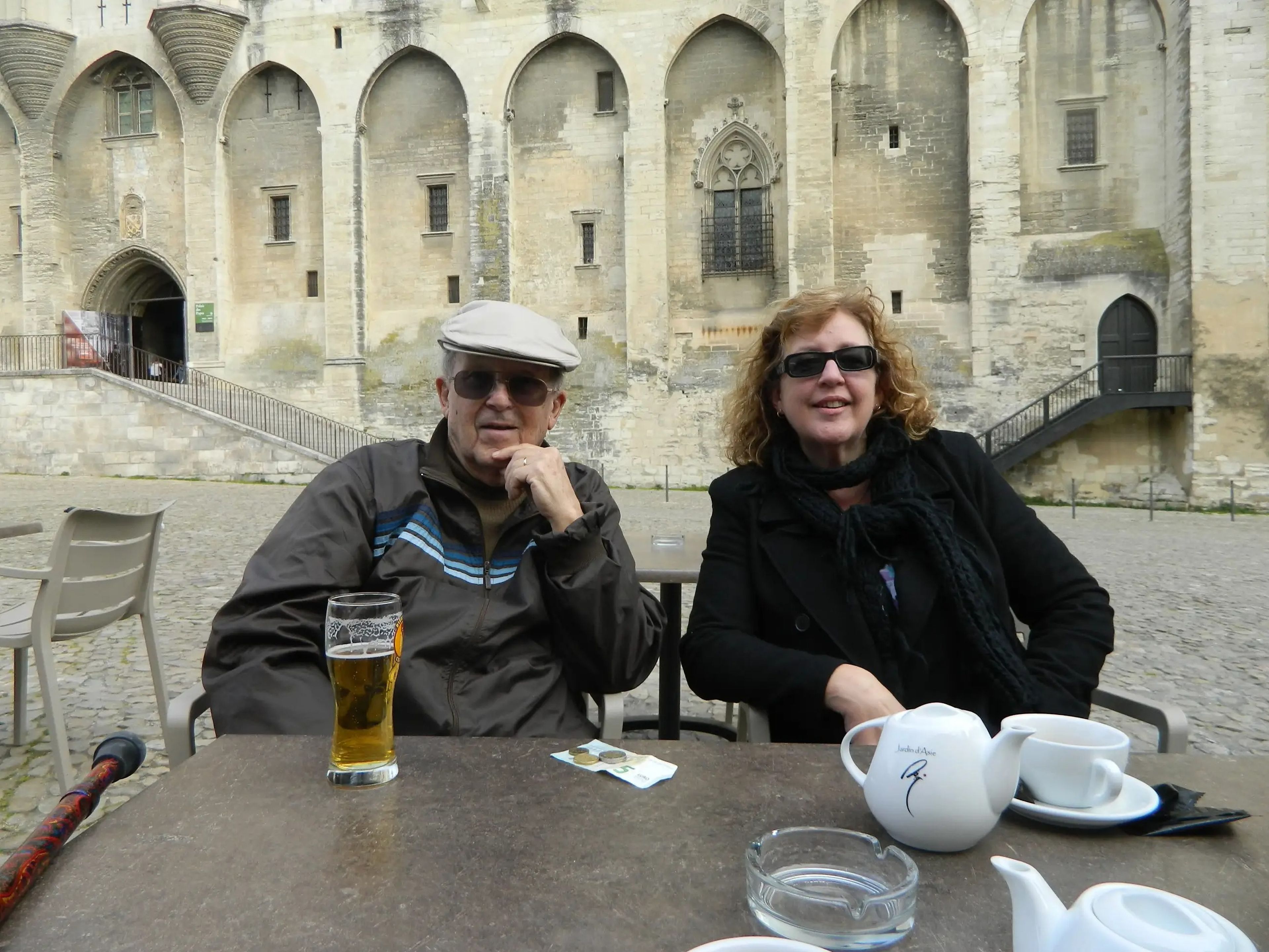 Exploré Aviñón, Francia, con mi hija Leslie.