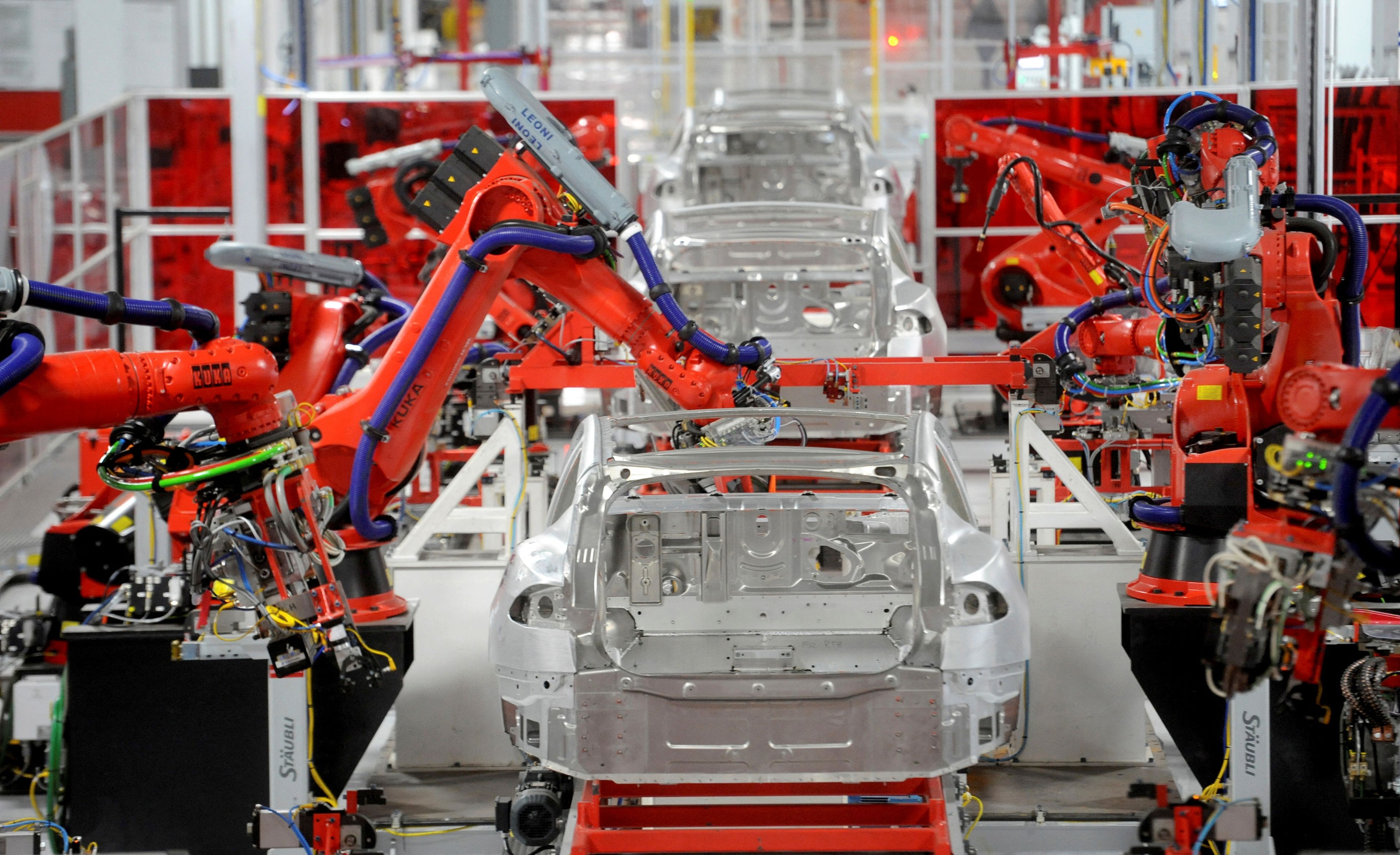 Robots en la fábrica de Tesla en Fremont, Estados Unidos.