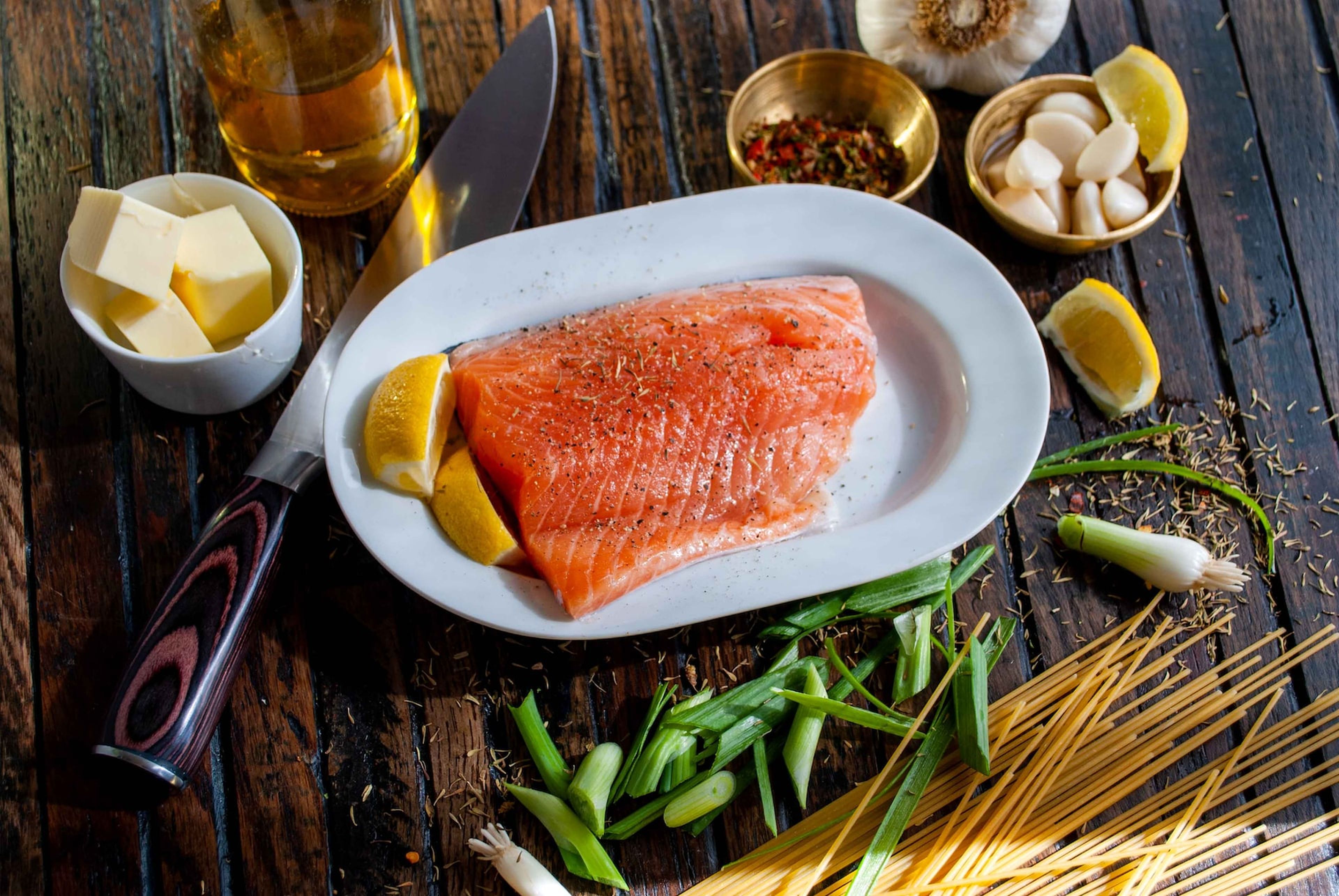 El salmón es una buena fuente de proteína de origen animal.