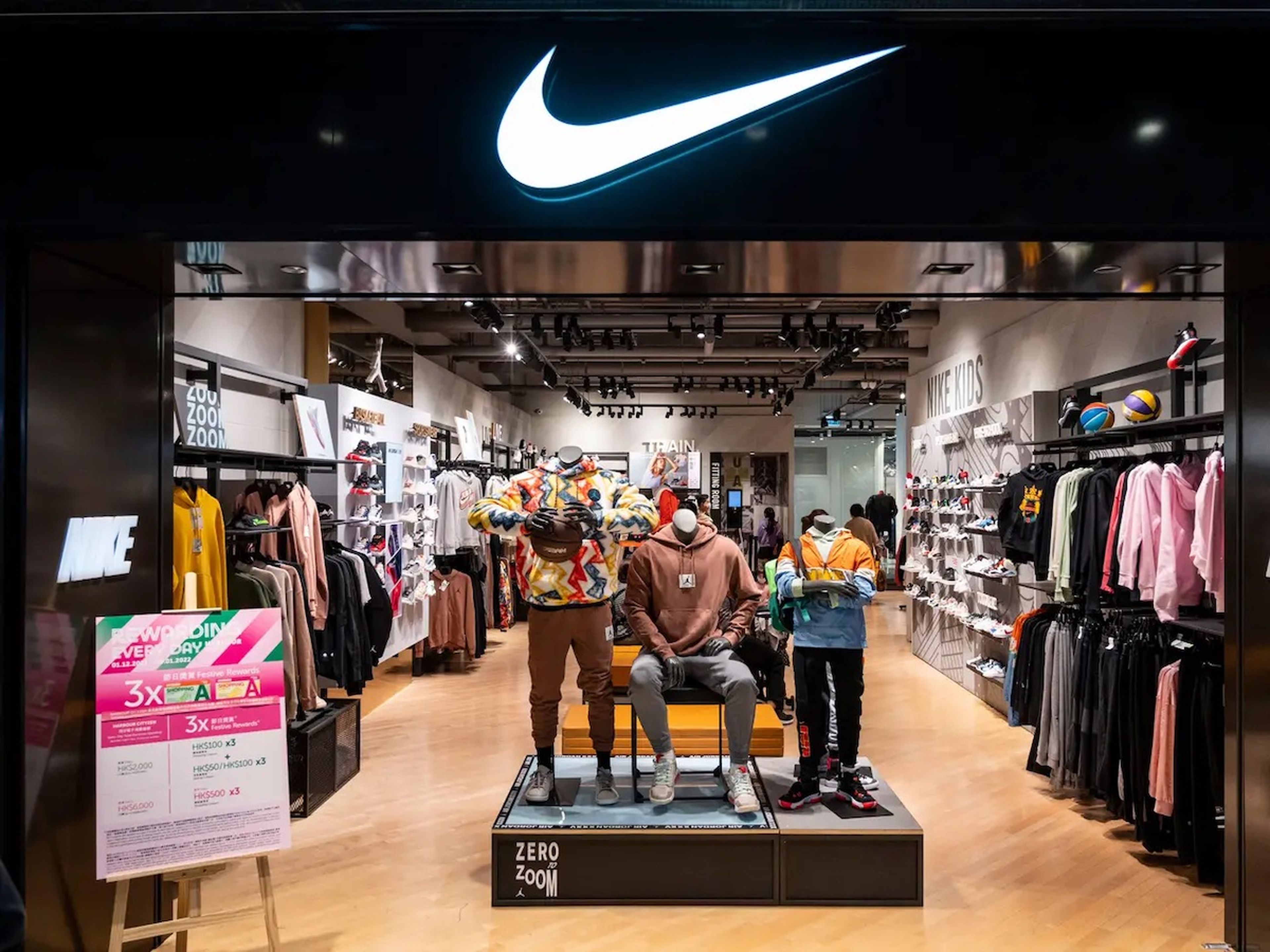 Una tienda Nike podría usarse ahora como centro de distribución.