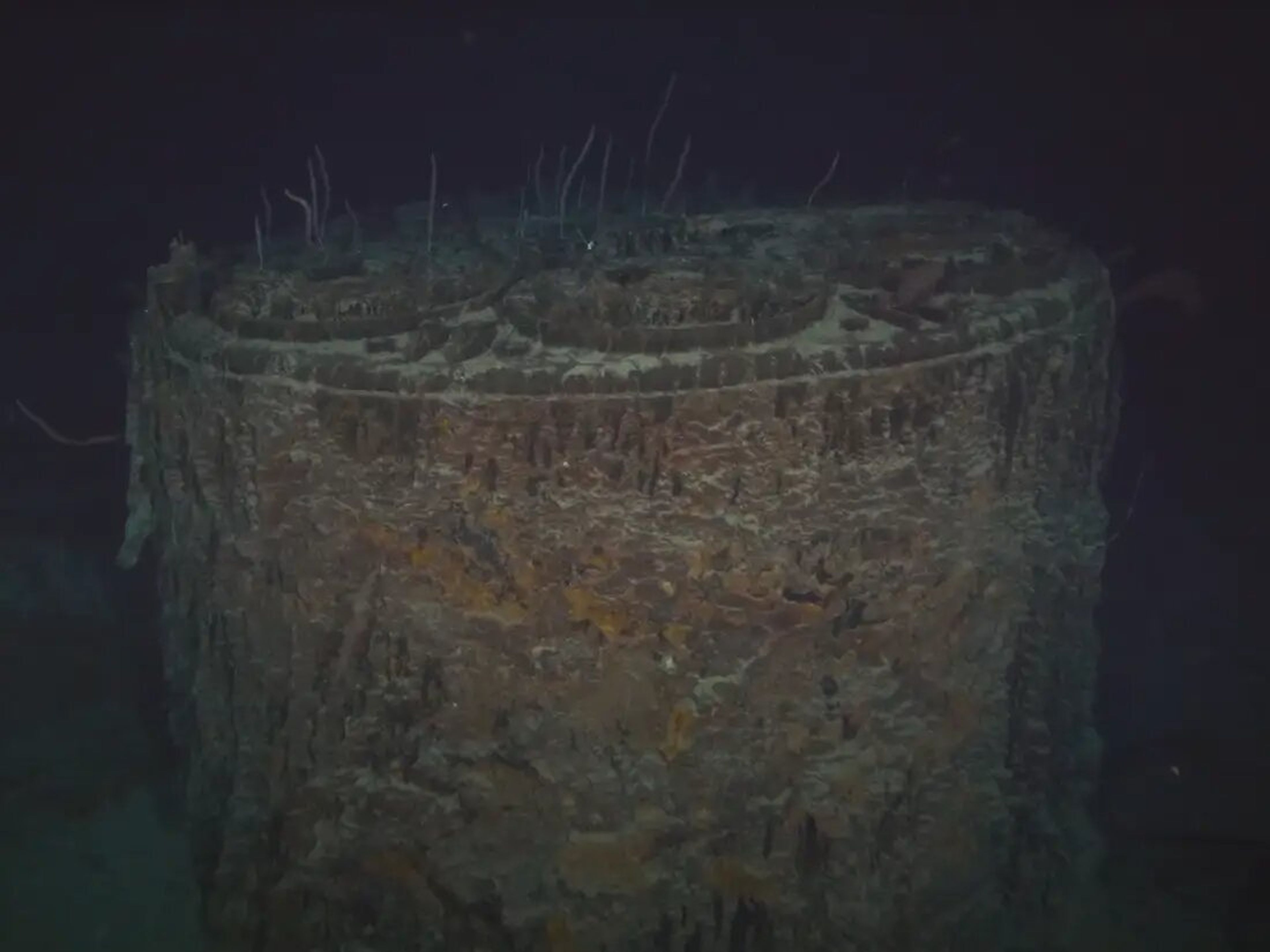 Captura de pantalla de las imágenes de la 'Expedición del Titanic de 2022' que muestra la caldera que cayó al fondo del océano.
