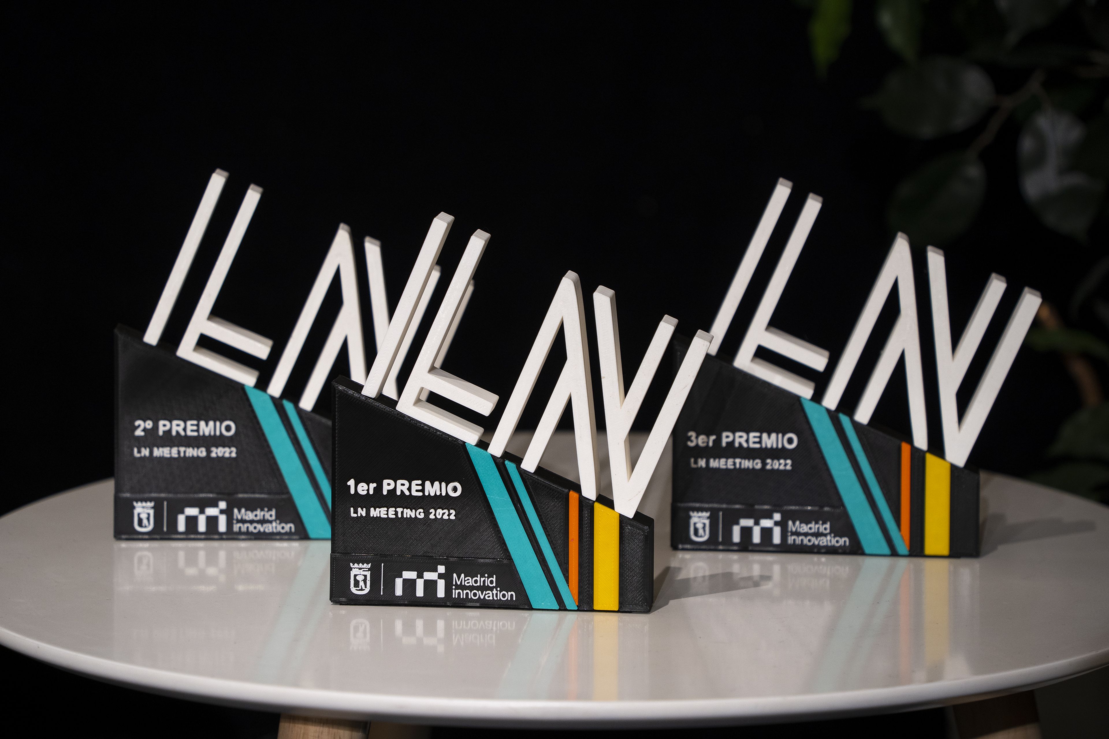 Trofeos de LN Meeting 2022, diseñados y fabricados por Ayúdame 3D.