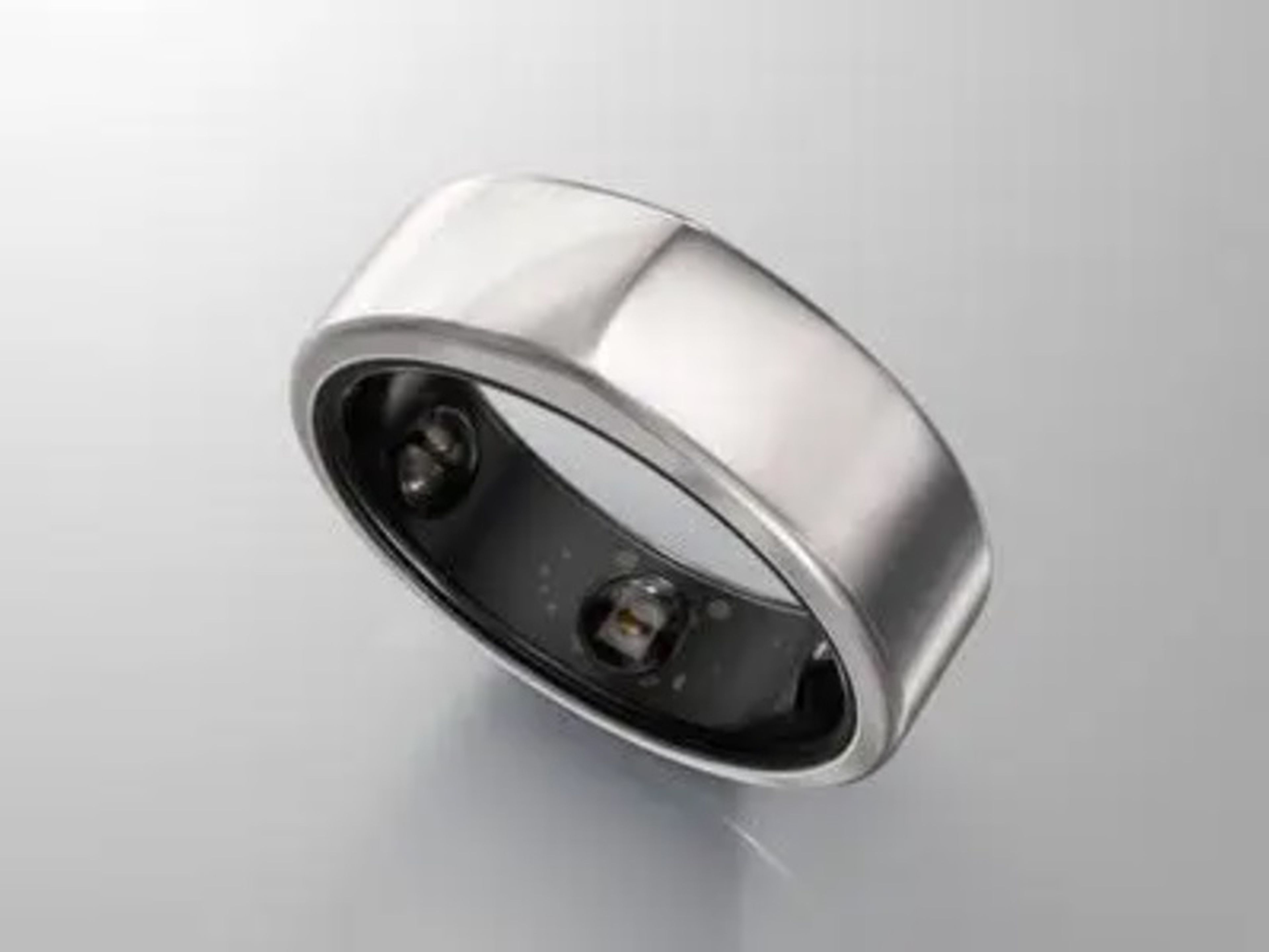Un anillo inteligente Oura, que registra los datos de fitness y sueño del usuario.