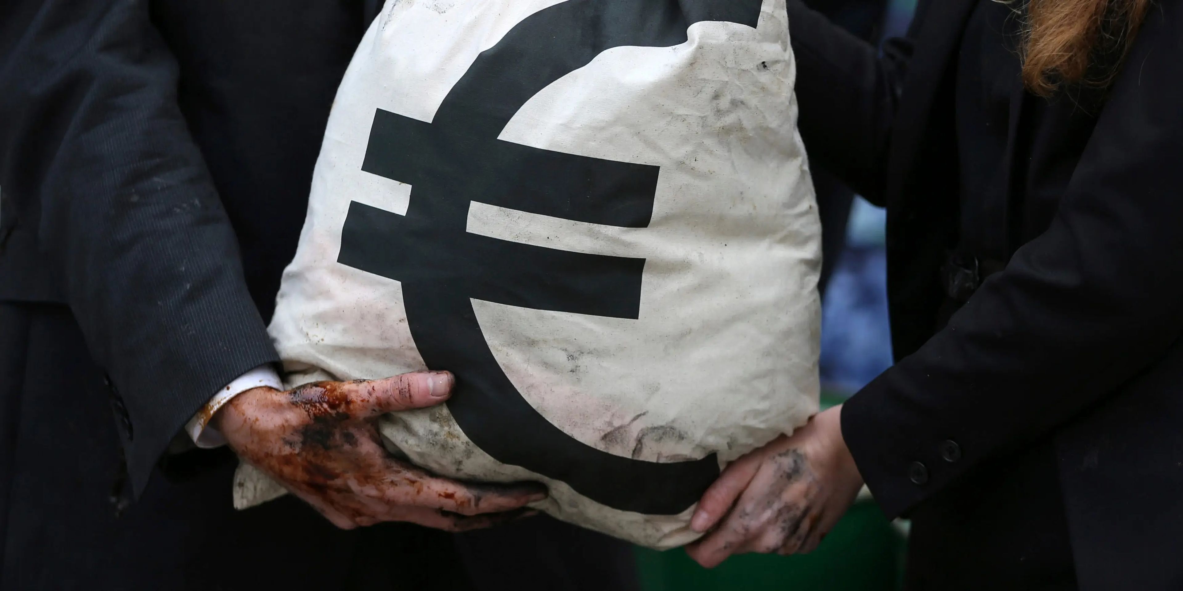 Bolsa con el símbolo del euro