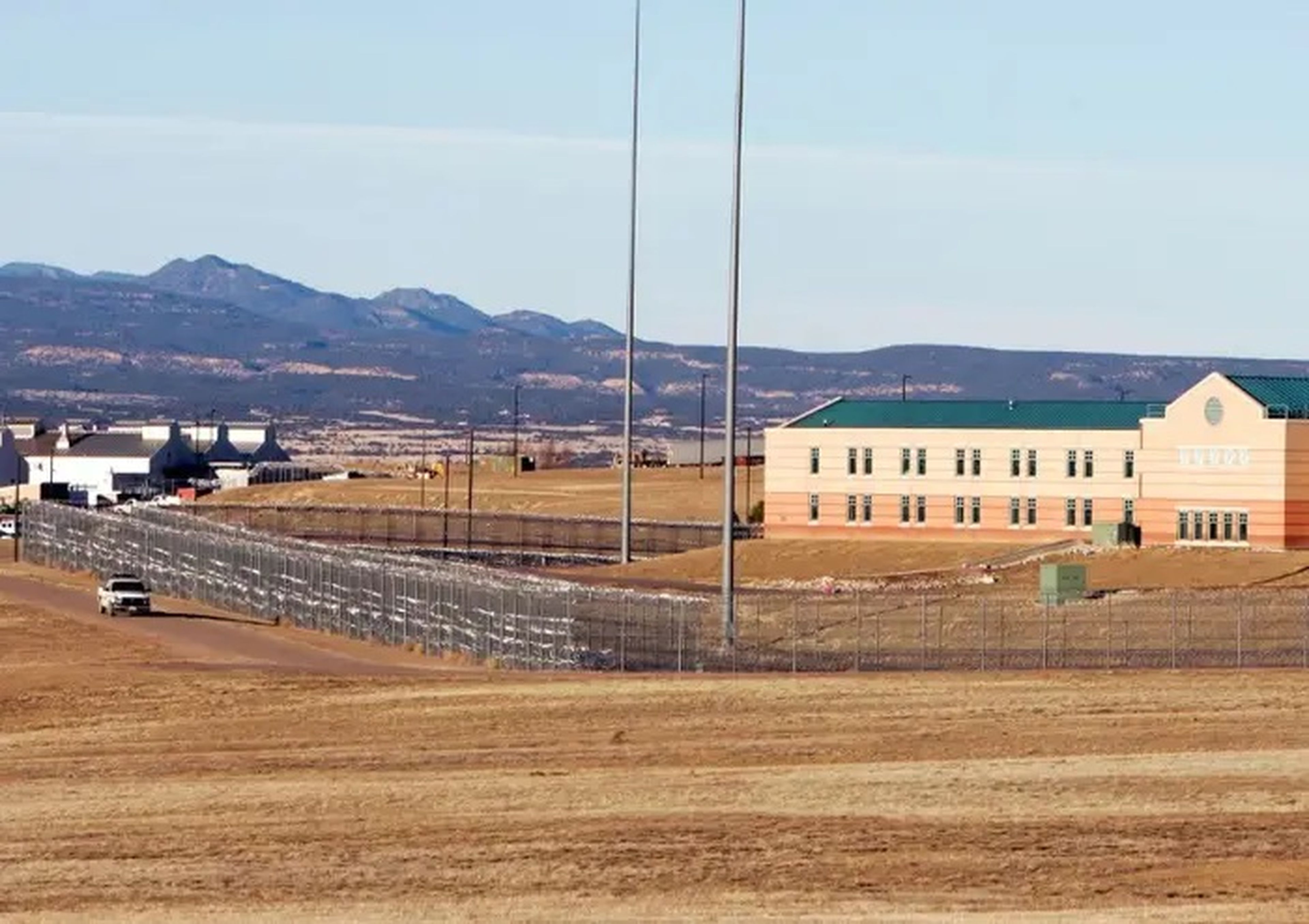 El Complejo Correccional Federal, incluida la Penitenciaría Máxima Administrativa, o prisión "Supermax", en Florence, Colorado.