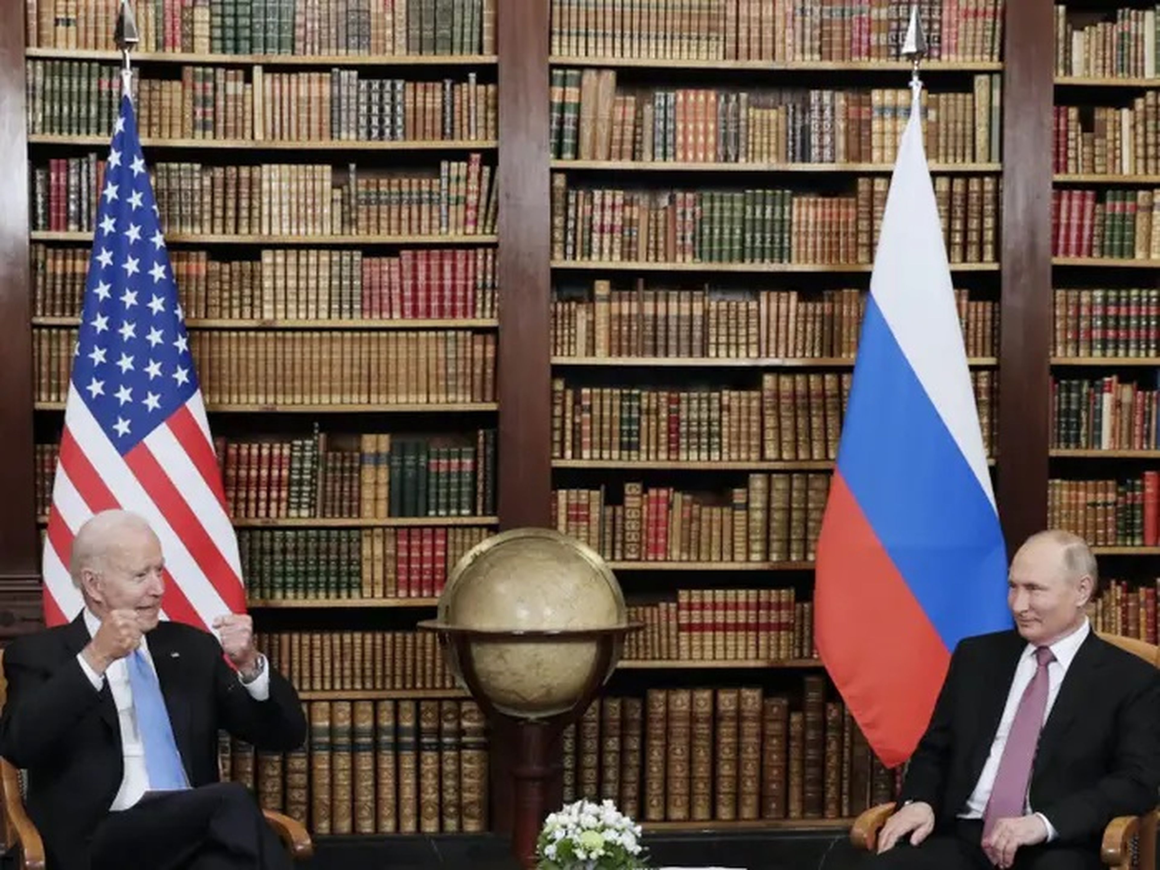 El presidente de EEUU, Joe Biden, y el presidente de Rusia, Vladímir Putin, en Ginebra (Suiza).