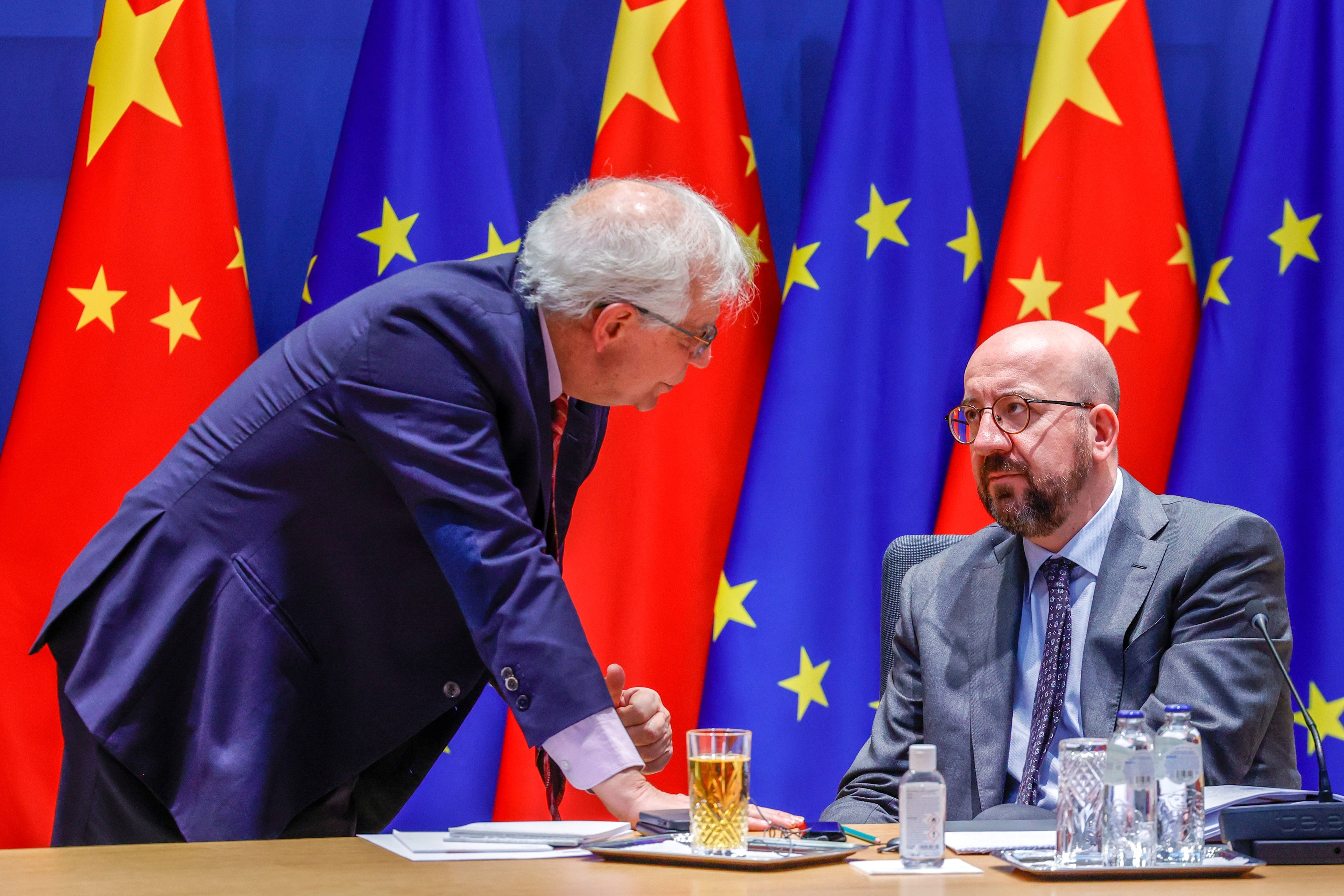 Josep Borrell, alto representante de Asuntos Exteriores de la Unión Europea junto con Charles Michel, presidente del Consejo Europeo.