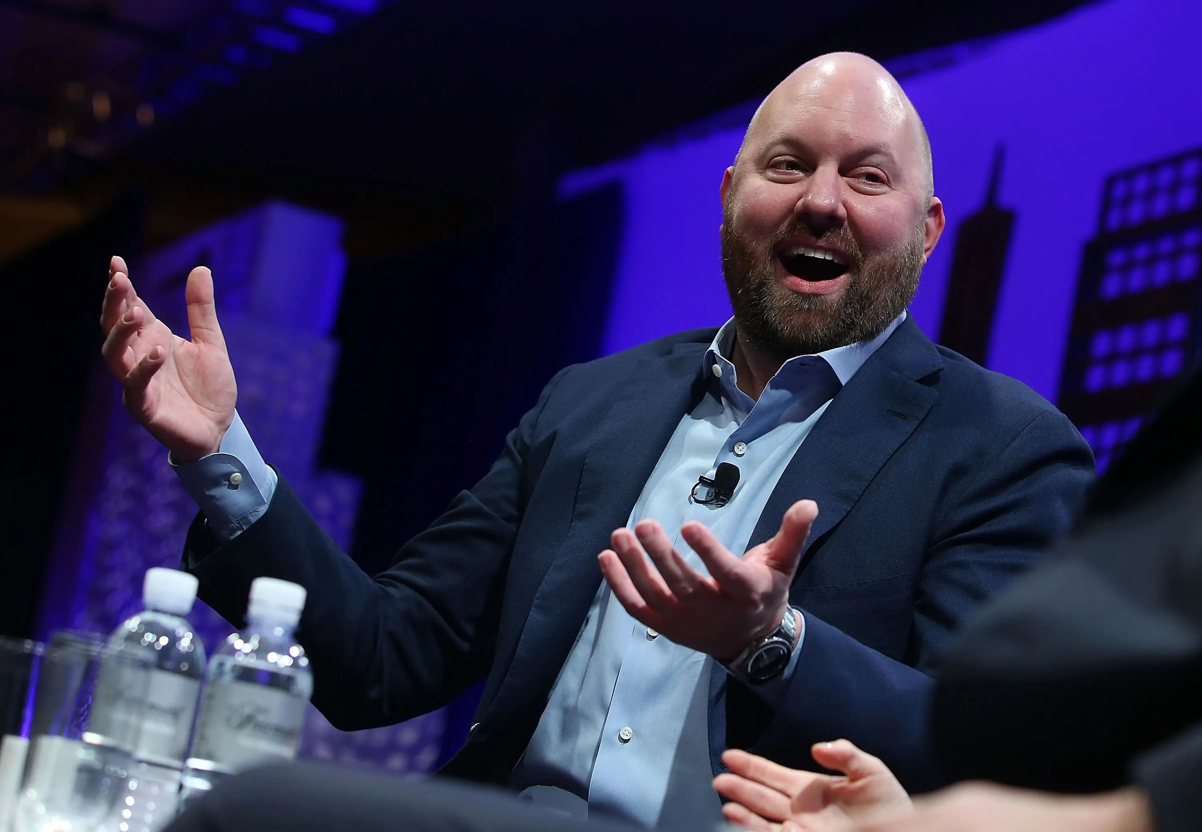 La leyenda de la inversión de capital riesgo Marc Andreessen aparece en los podcasts de su empresa.