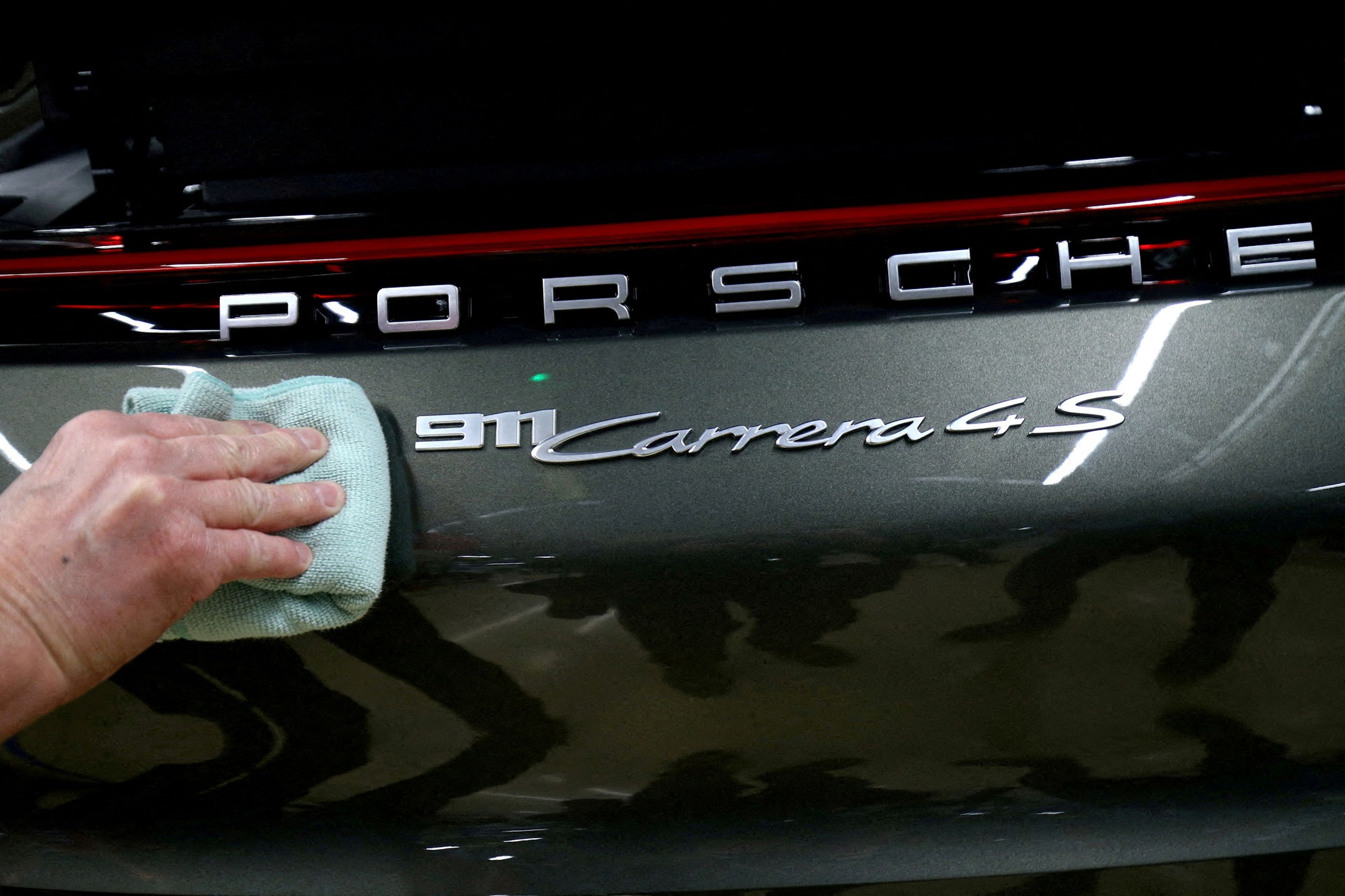 La parte trasera de un Porsche 911 Carrera 4S.