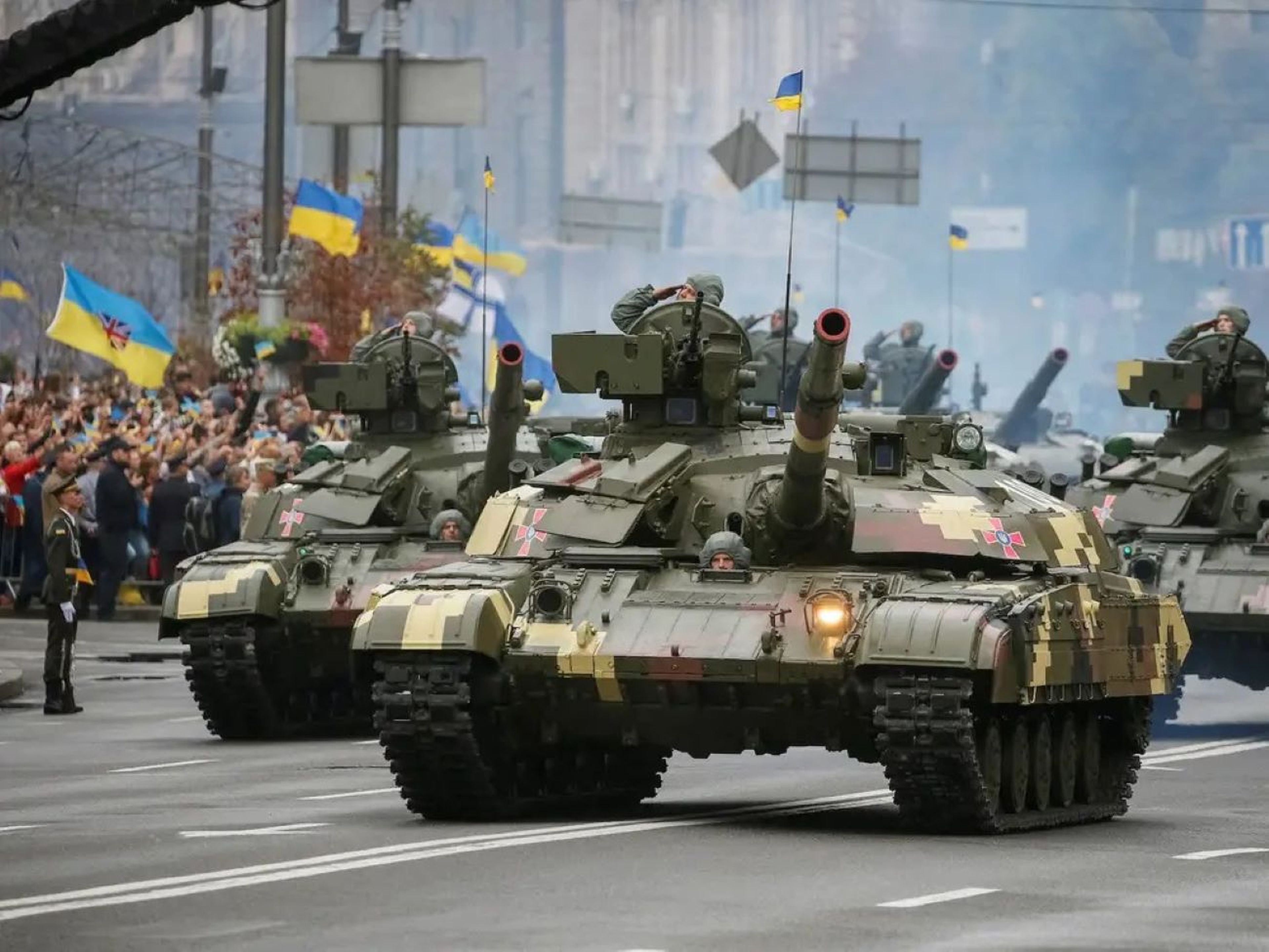 Tanques T-64 en el desfile militar del Día de la Independencia de Ucrania, en el centro de Kiev el 24 de agosto de 2016.