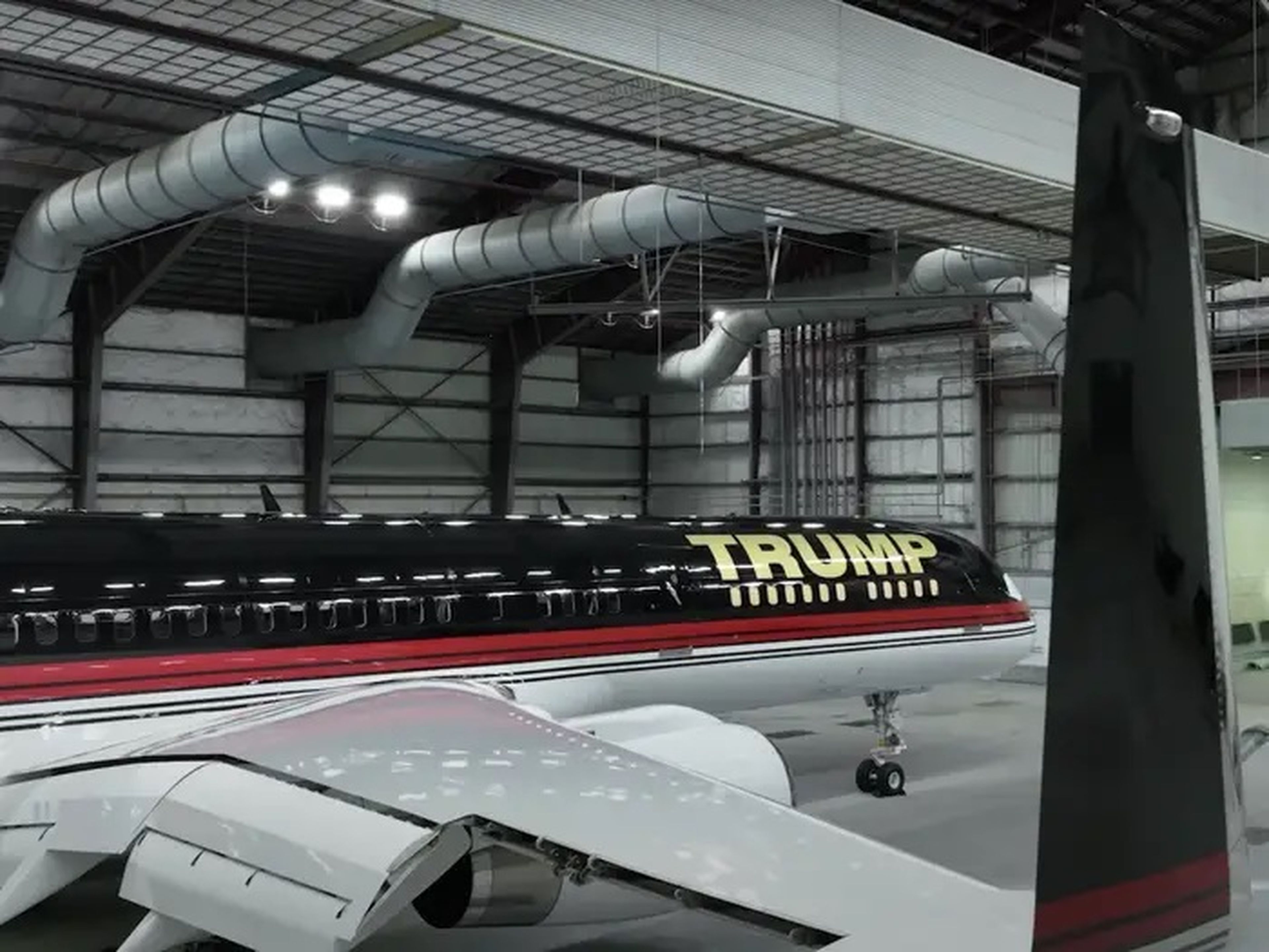 El 757 de Trump recibe un nuevo trabajo de pintura.