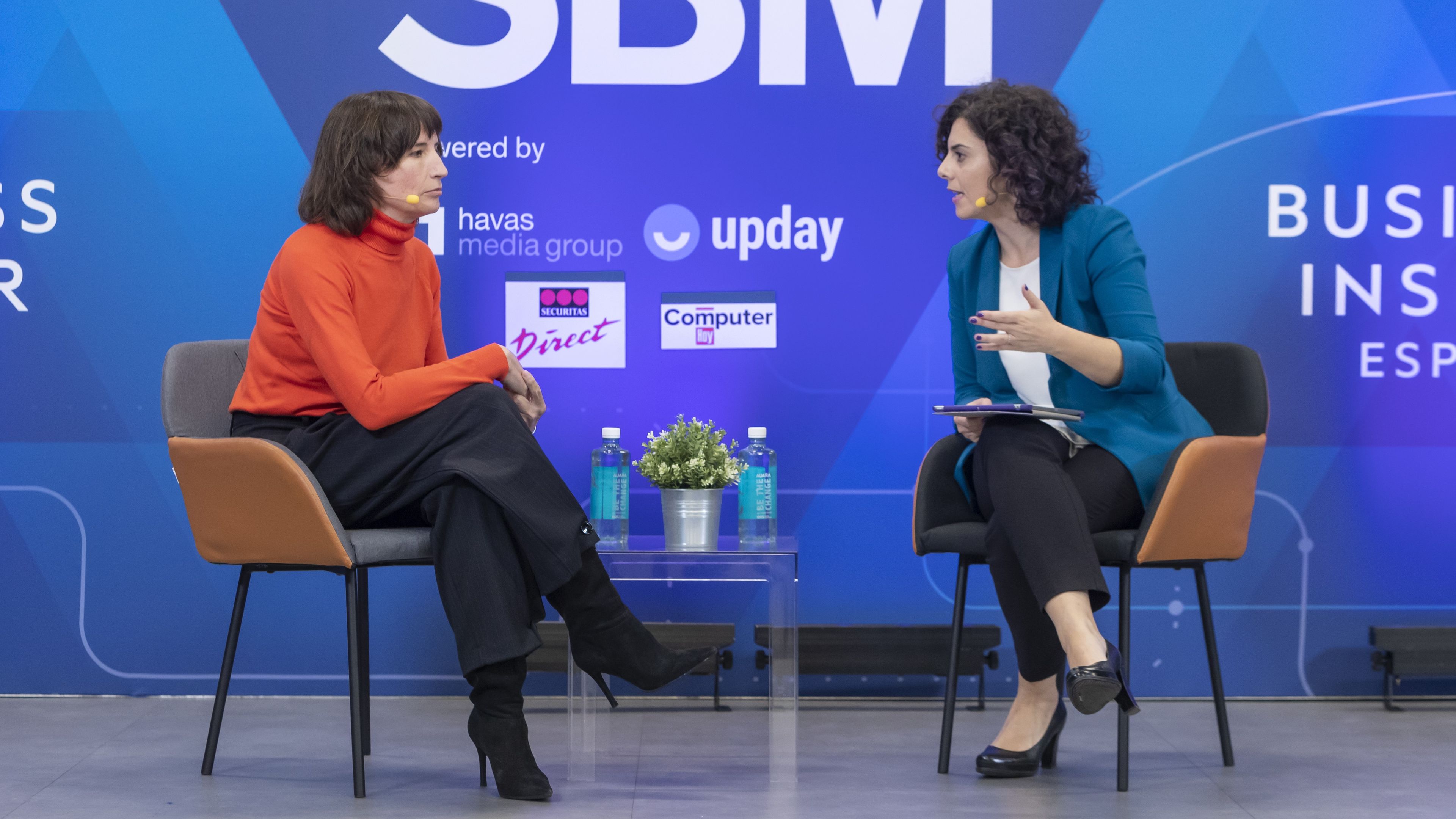 Anaís Moreno, directora de Marketing B2C de LG España (izquierda), junto a Yovanna Blanco, directora de 'Business Insider España'.