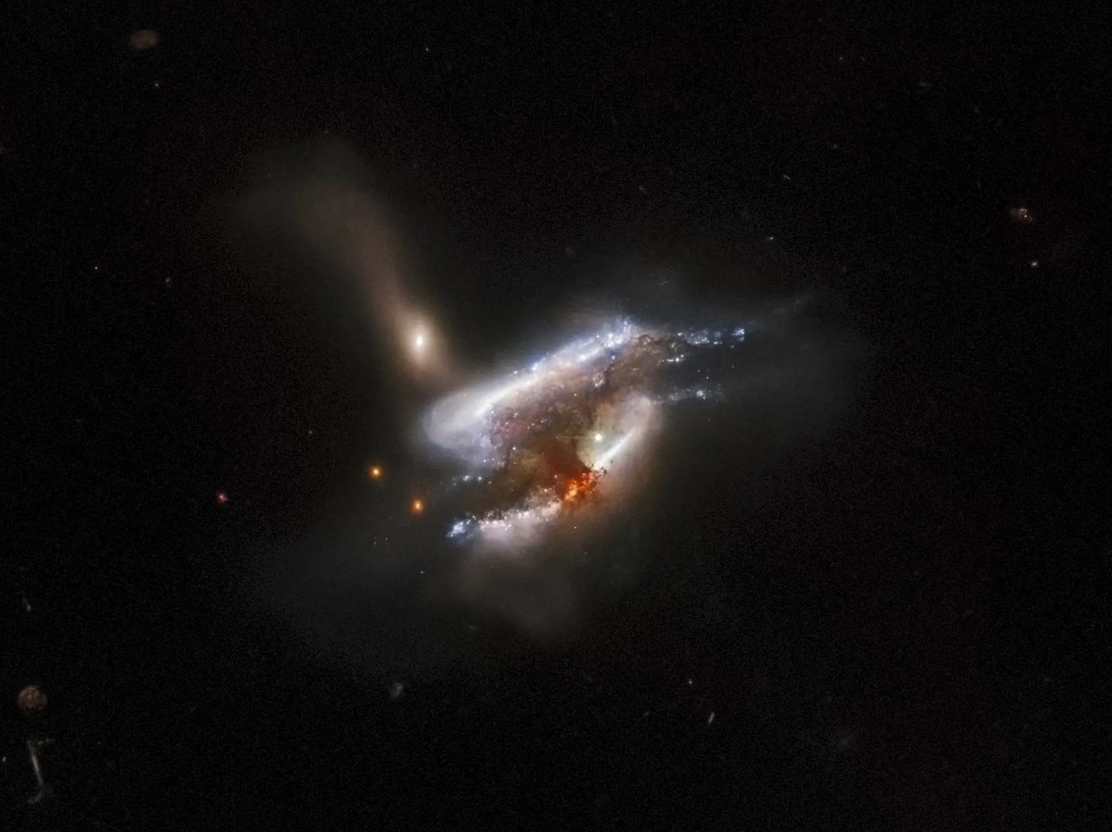 Una fusión de 3 galaxias capturada por el Hubble.