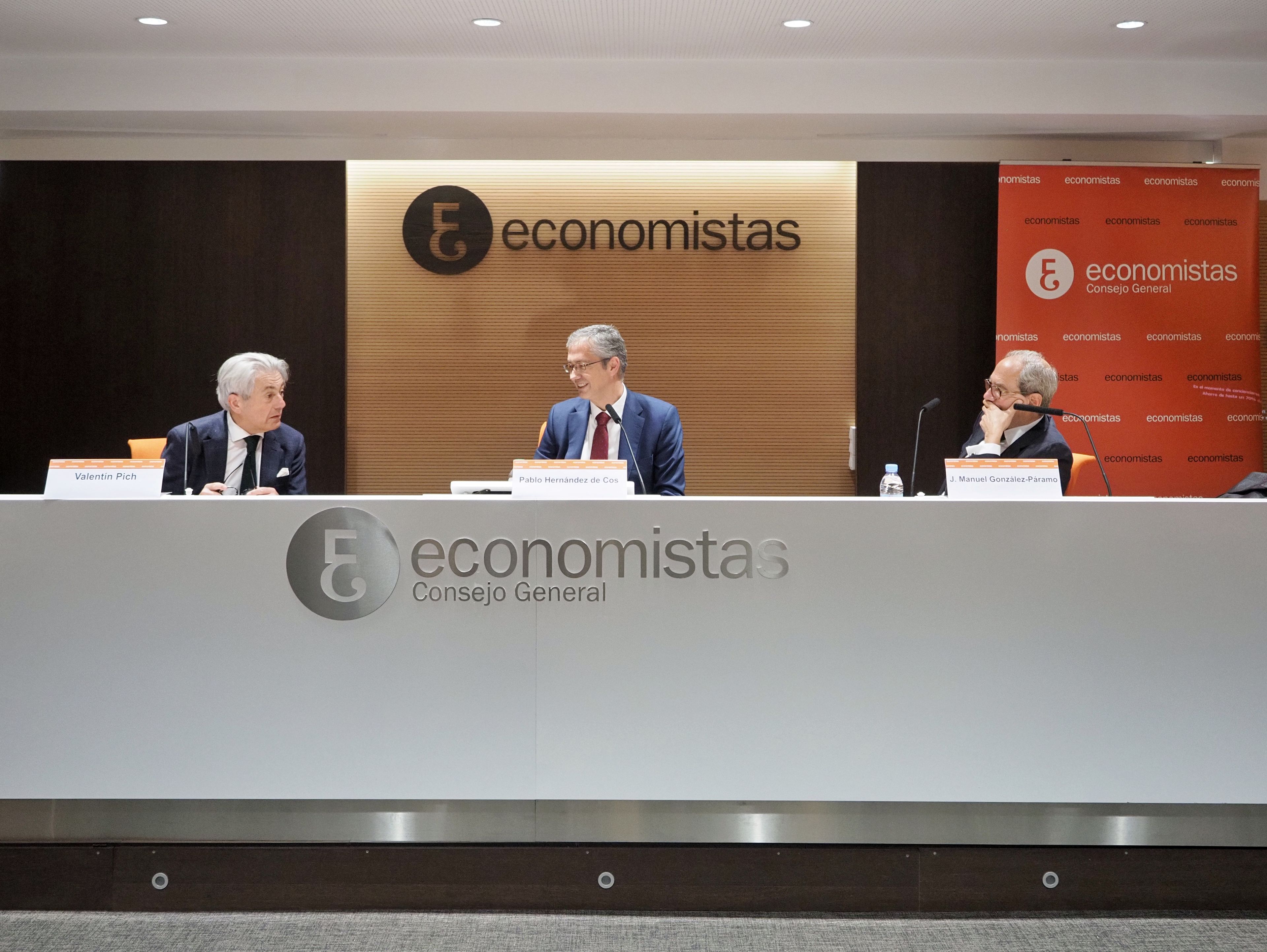 Hernández de Cos en su intervención en el Consejo General de Economistas.