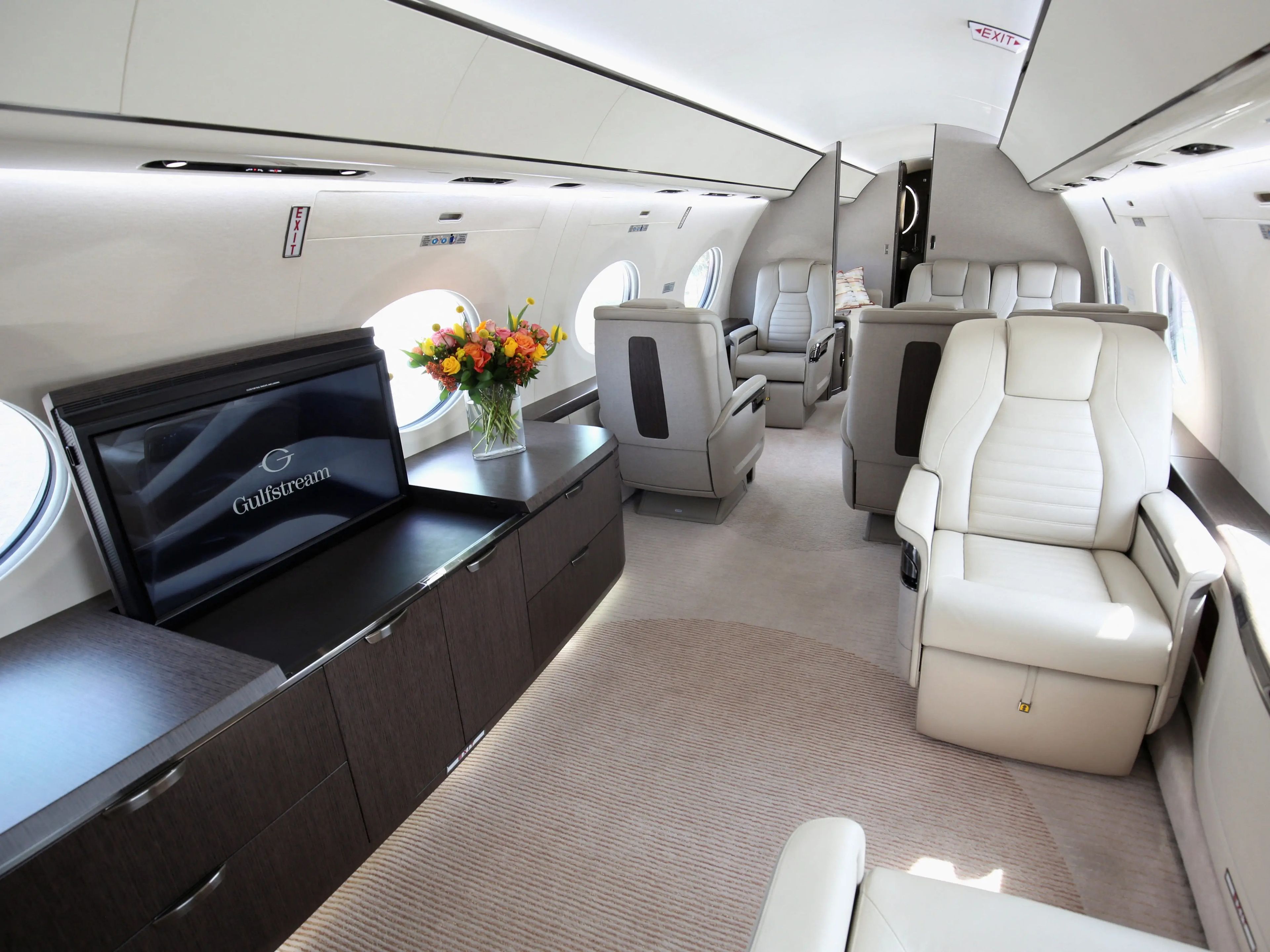 The entertainment suite of the G700.