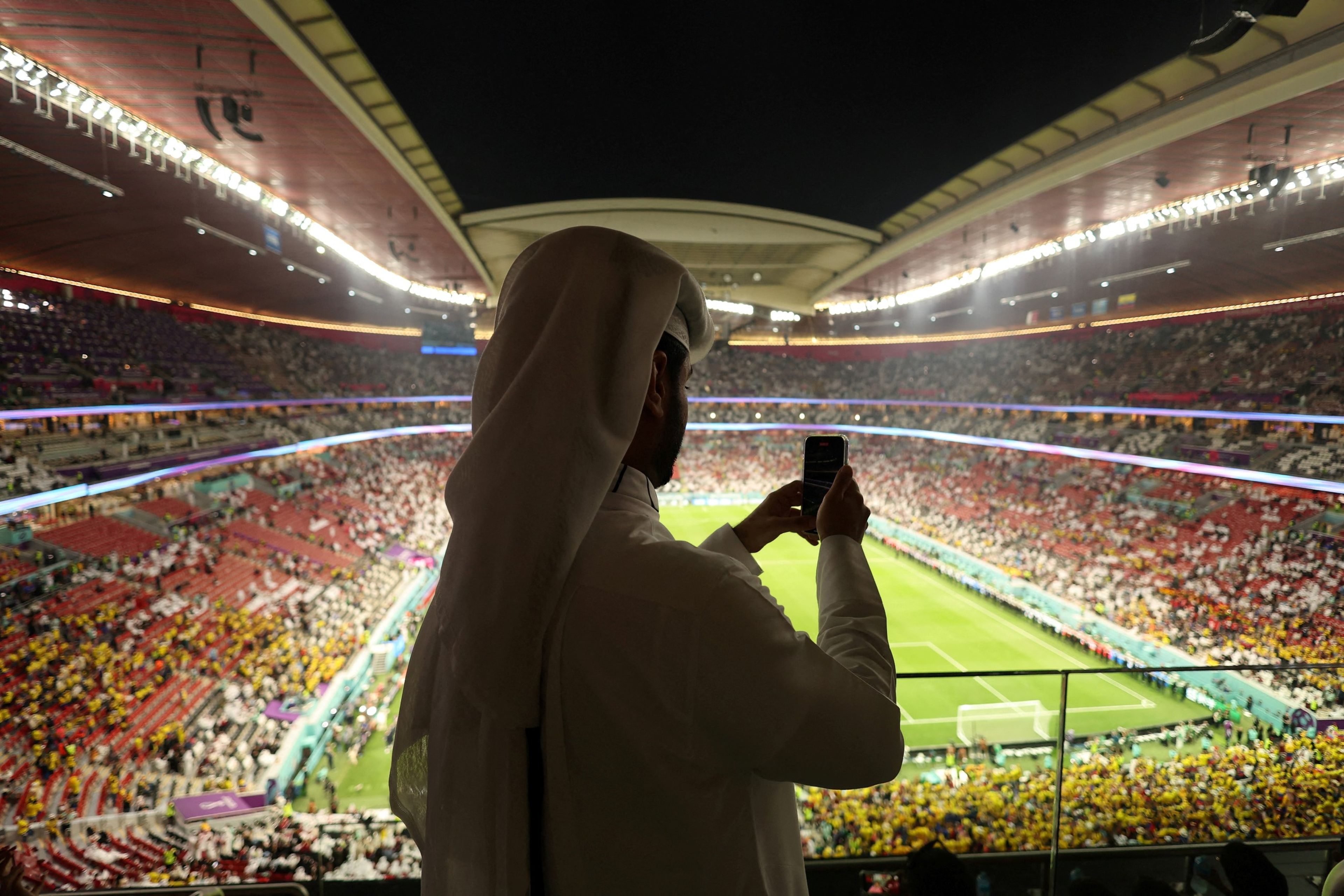 Qatar 2022 ya está en marcha: el Mundial de fútbol comenzó este domingo con derrota del equipo local. España debutará el miércoles frente a Costa Rica.