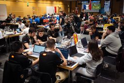 La selección española de 'hackers' compitiendo en el último ECSC.