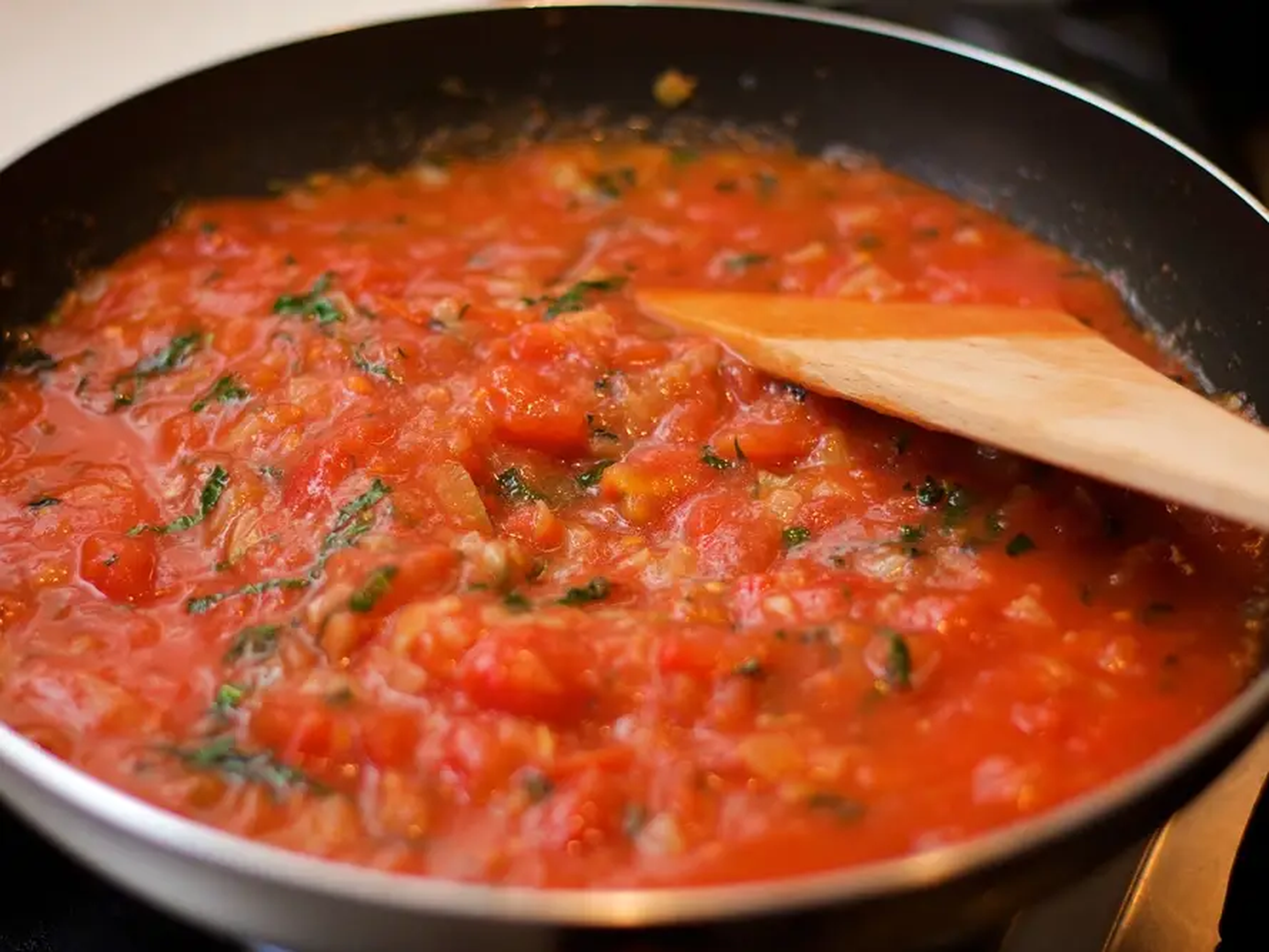Подлива к мясу простой. Овощной соус. Овощная подлива. Соус томатный с овощами. Подлива с овощами.