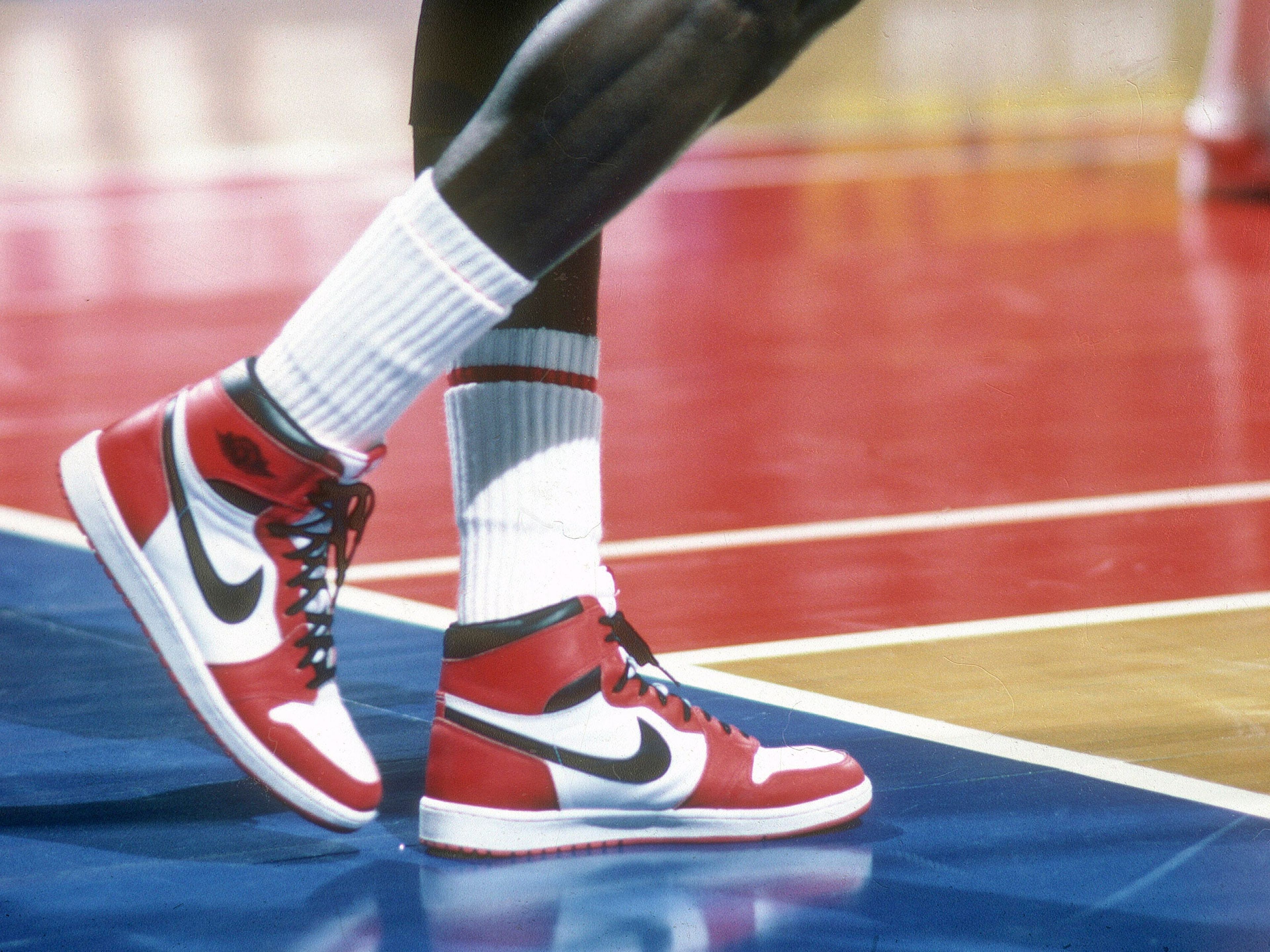 Michael Jordan llevando las Air Jordan 1 en 1985. 
