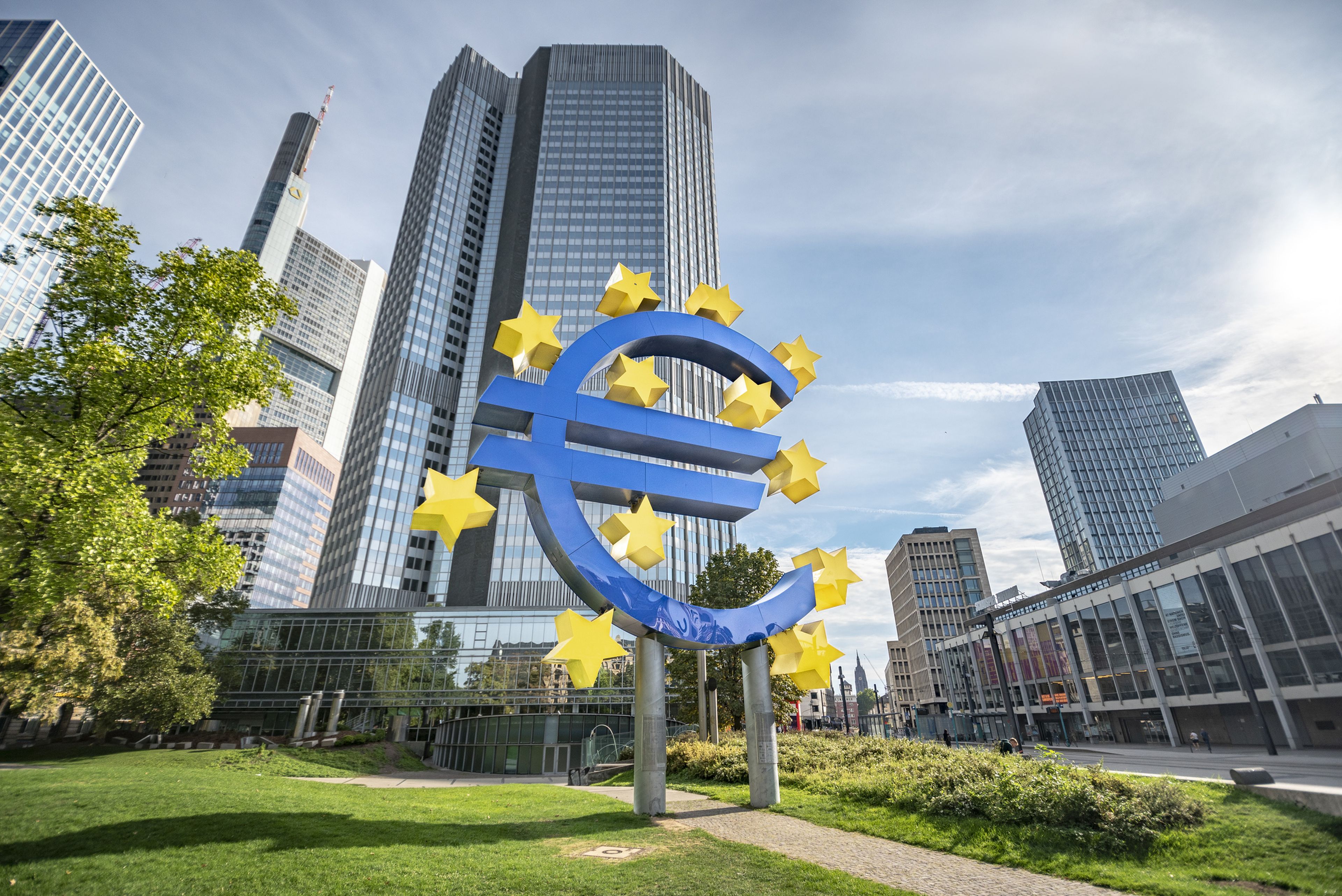 El Banco Central Europeo se encarga de mantener los precios estables en la zona euro.