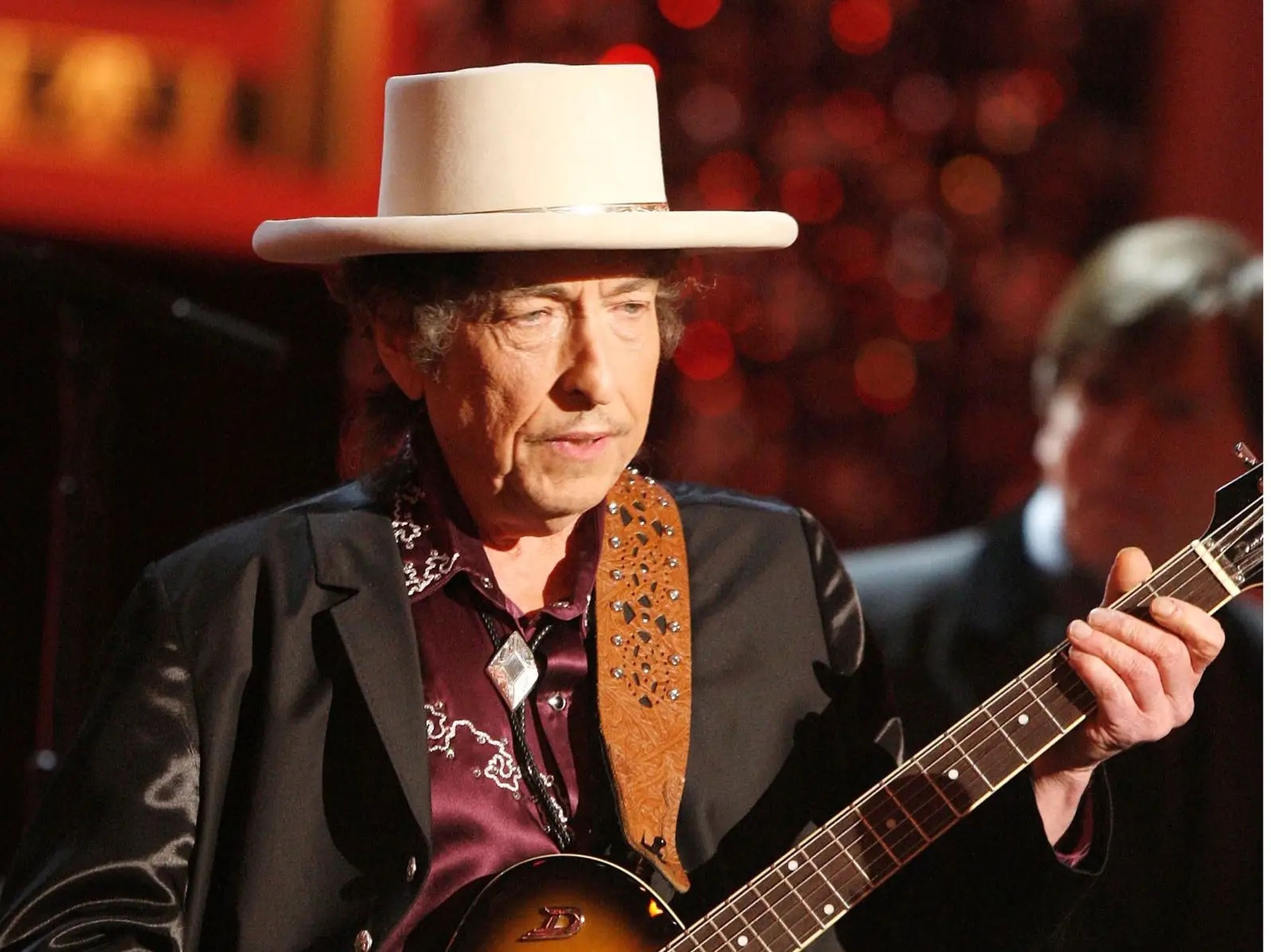Bob Dylan fotografiado mientras actuaba en Culver City, California.