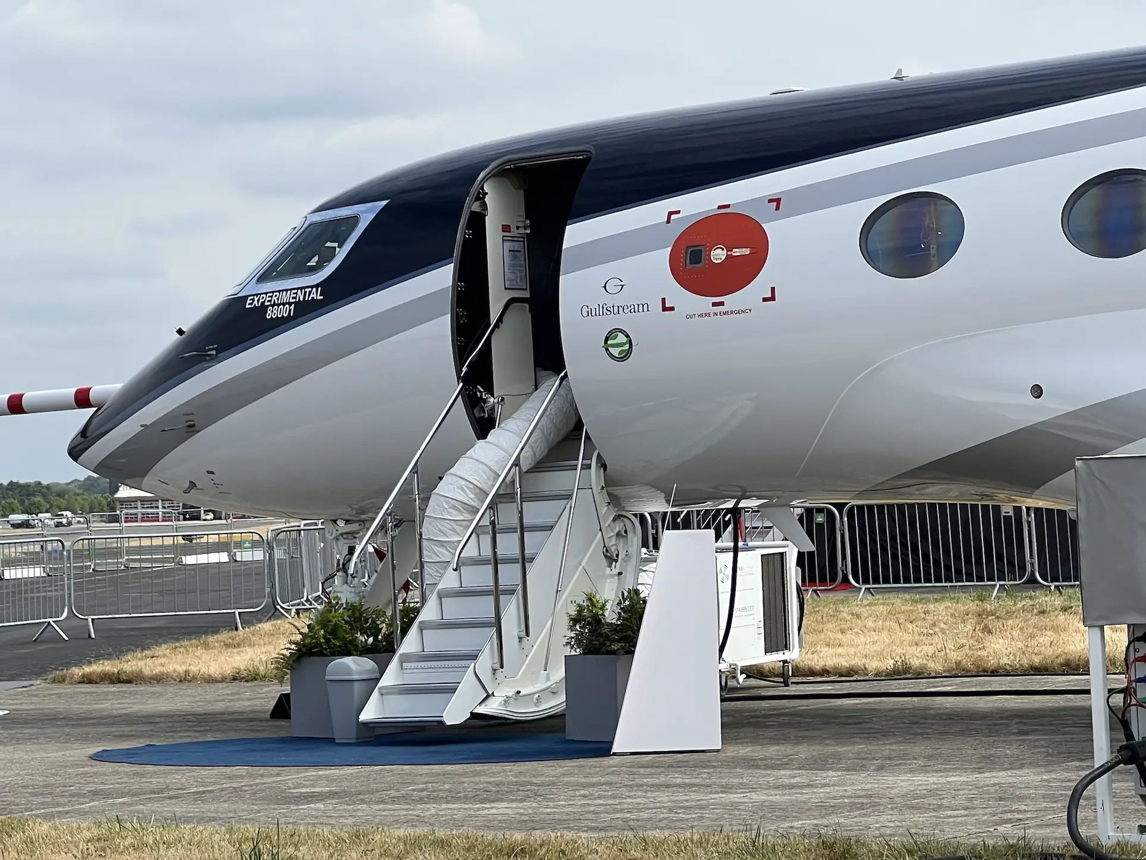 El avión de pruebas Gulfstream G800 en el Salón Aeronáutico de Farnborough en julio de 2022.