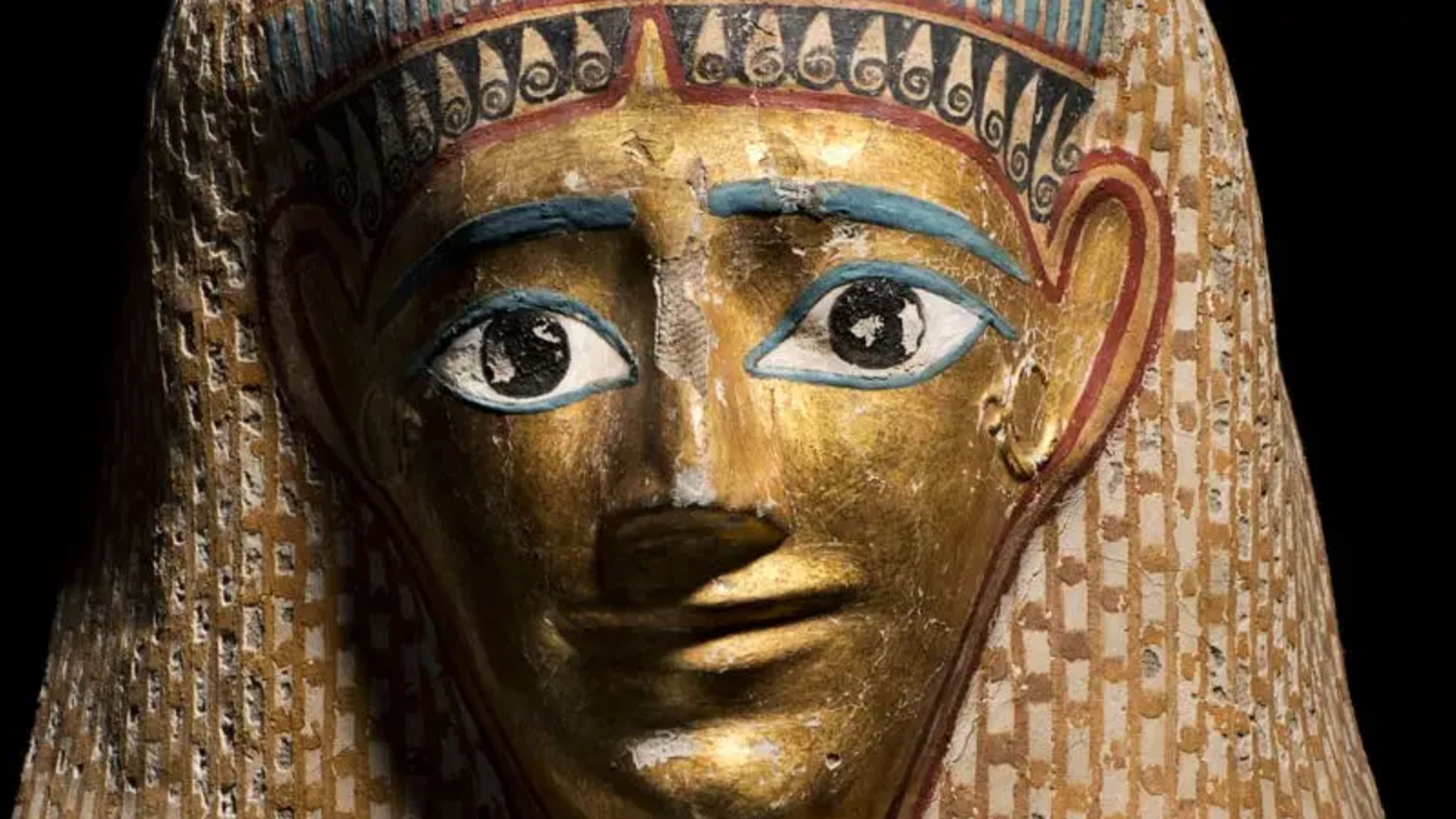 Máscara momificada dorada de Hawara, perteneciente a la colección del Museo de Mánchester.