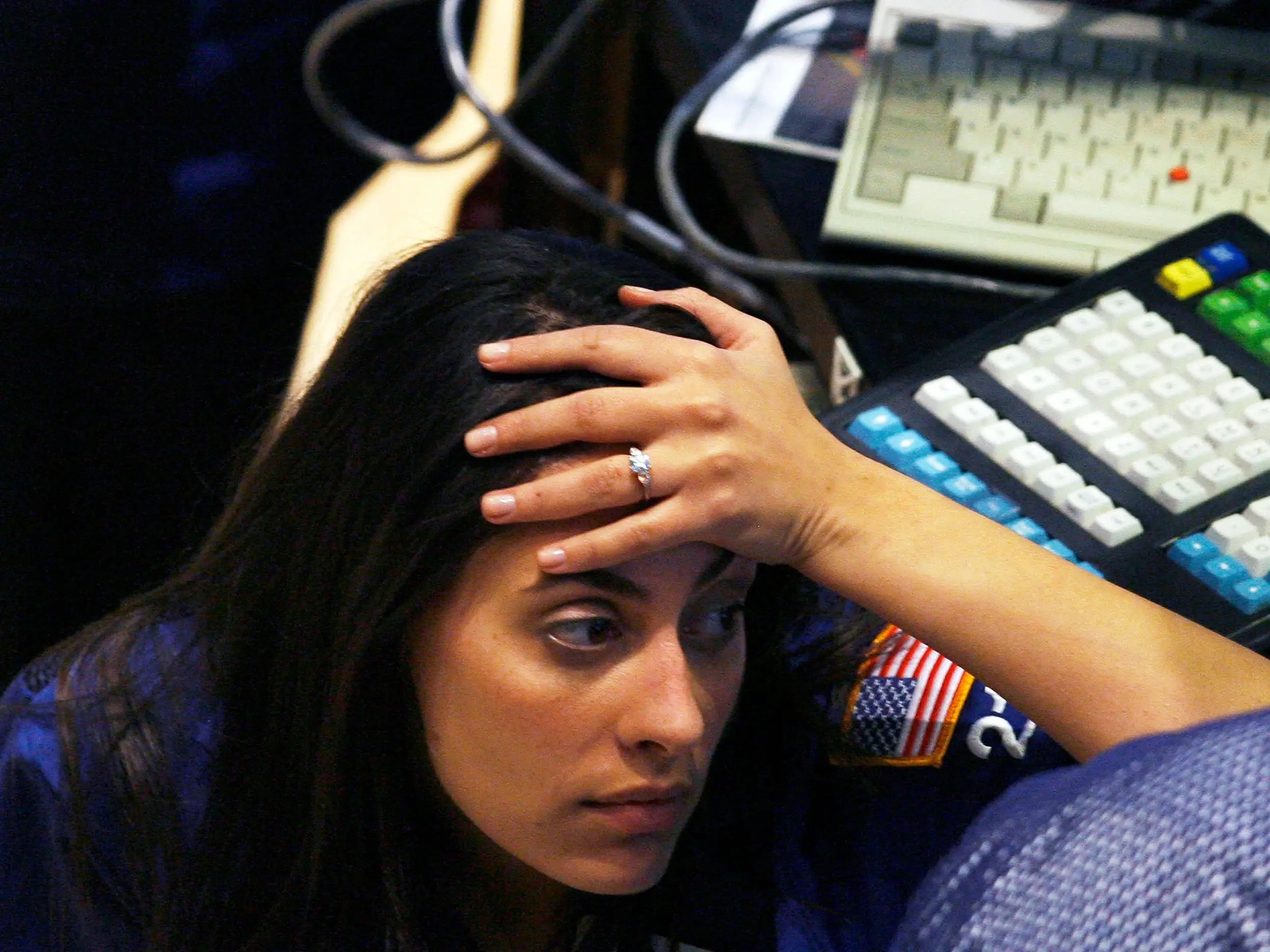 Reacción de una 'trader' tras la campana de cierre de la Bolsa de Nueva York el 5 de noviembre de 2008.