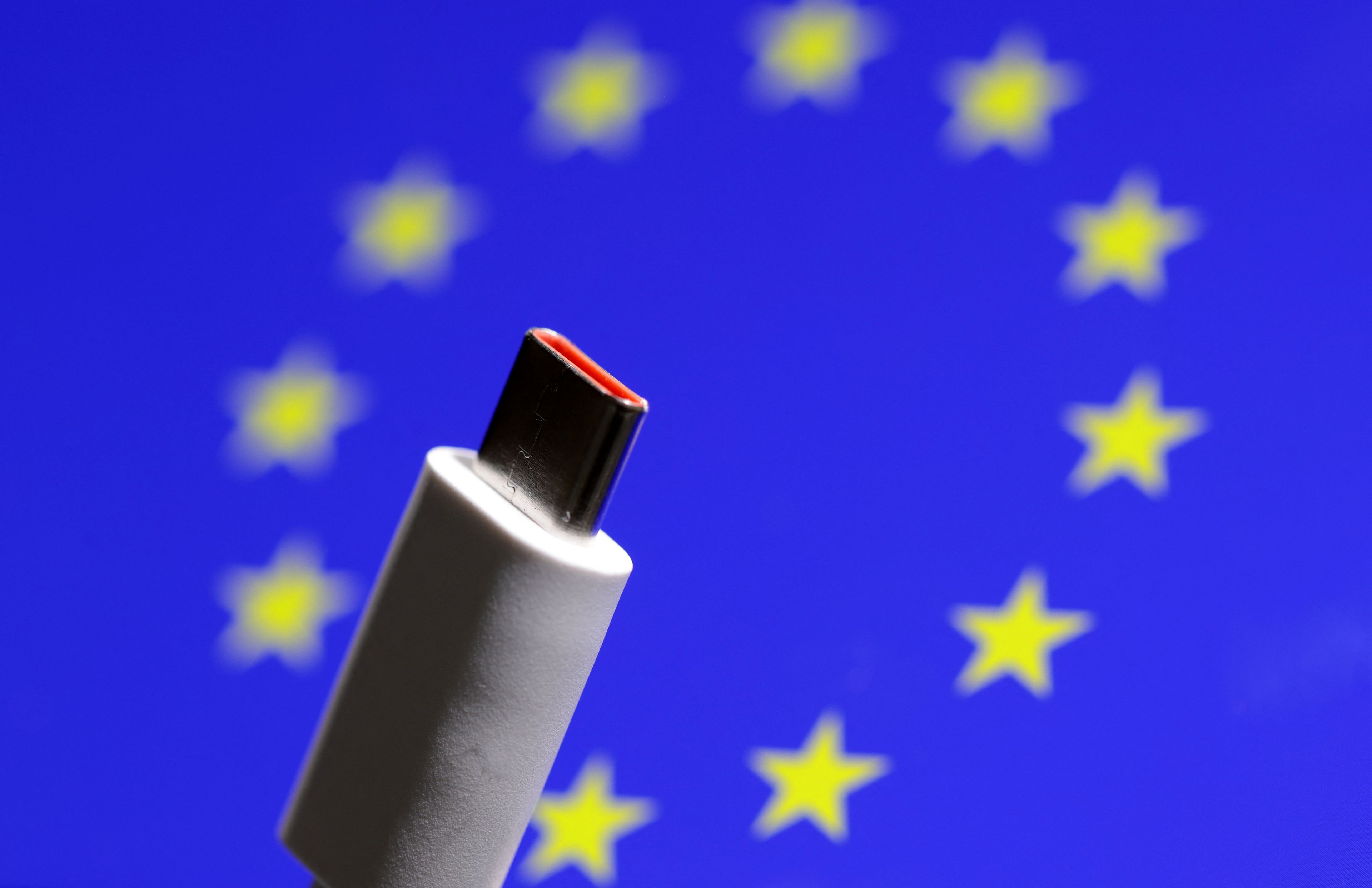 Ahora sí, USB-C para todos, incluido el iPhone: Europa da el visto bueno  definitivo y pone 2025 como límite