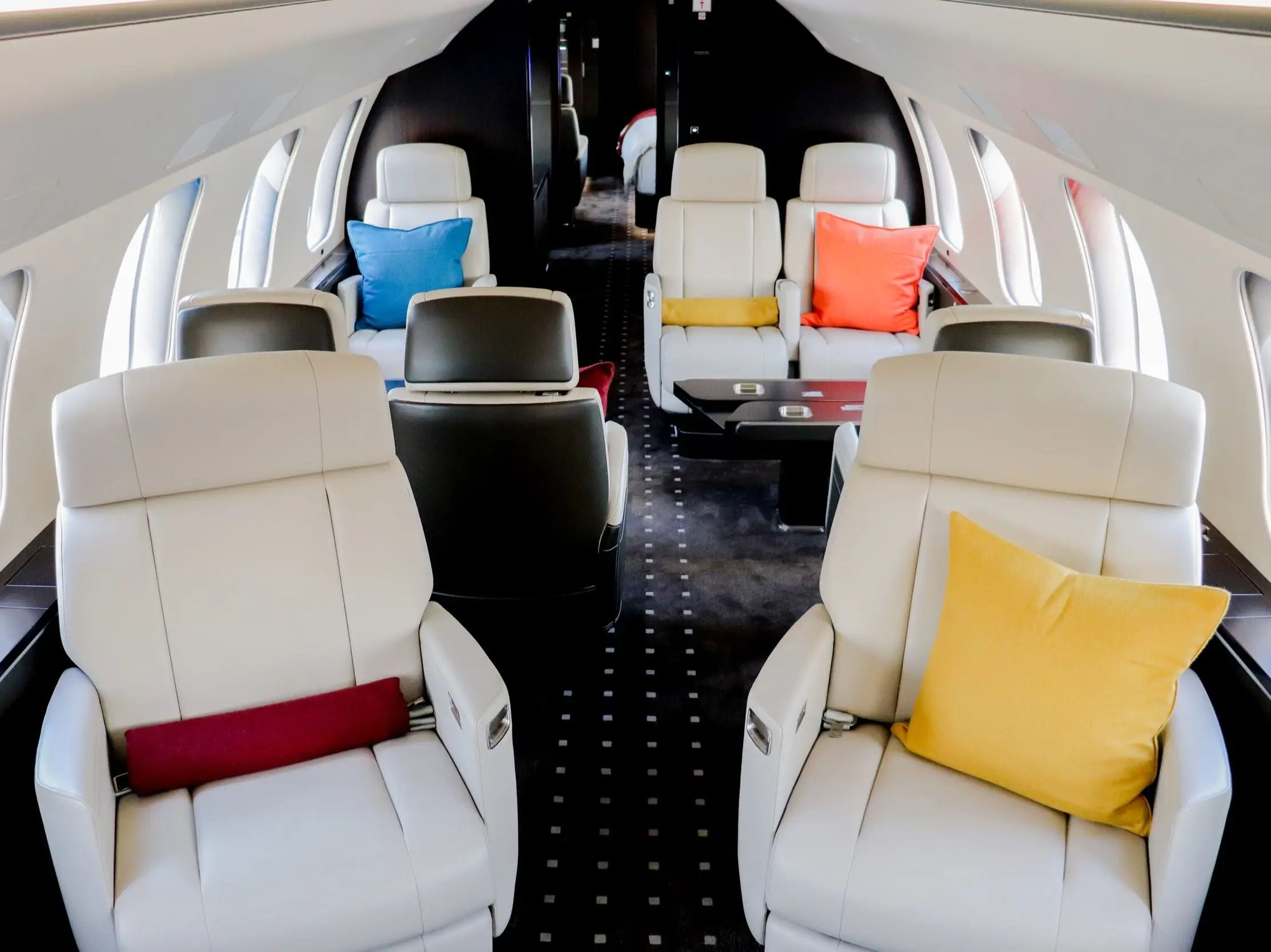 Un VistaJet Bombardier Global 7500 en el Salón Aeronáutico de Dubái 2021.