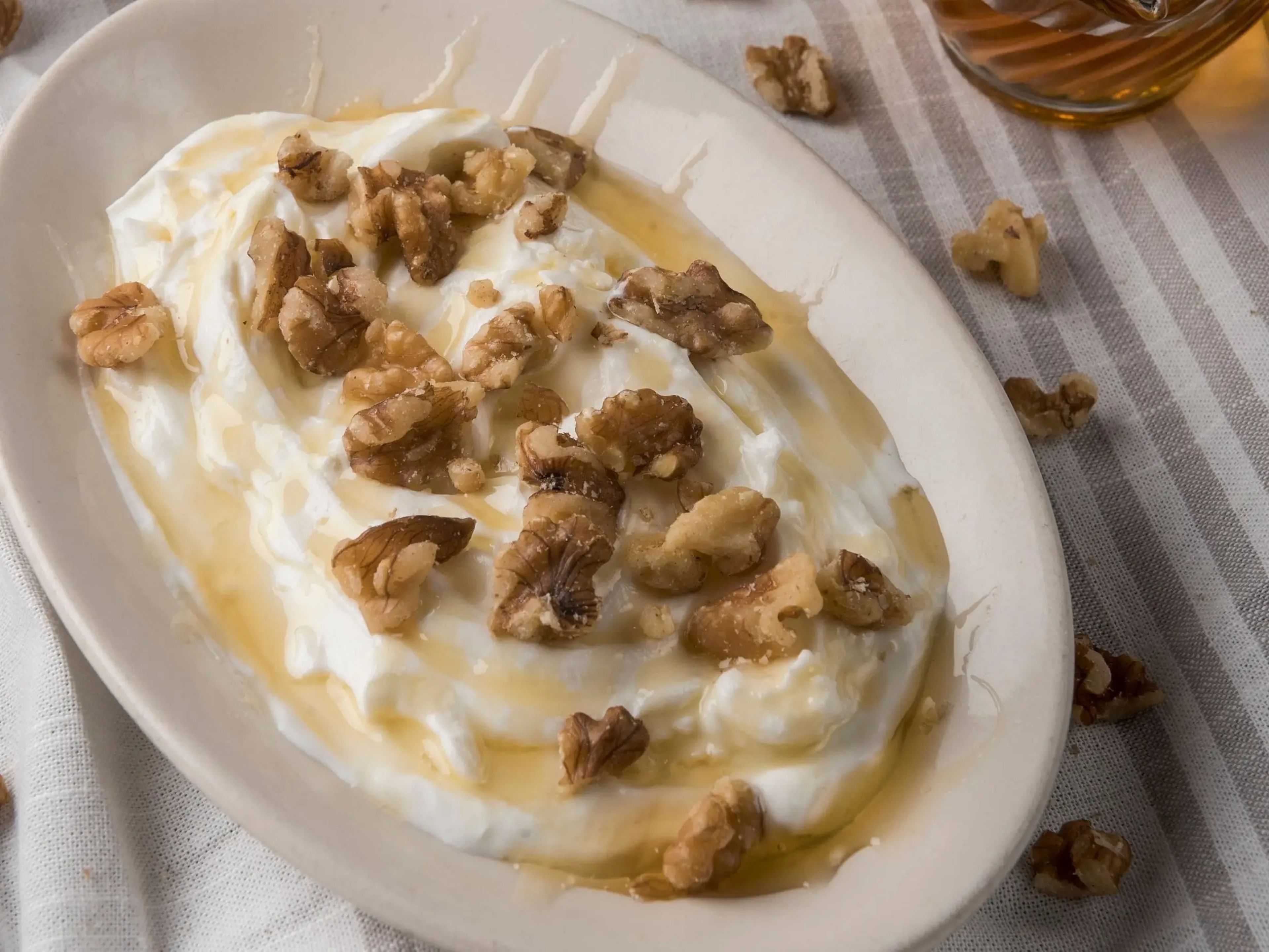 yogurt with nuts and honey