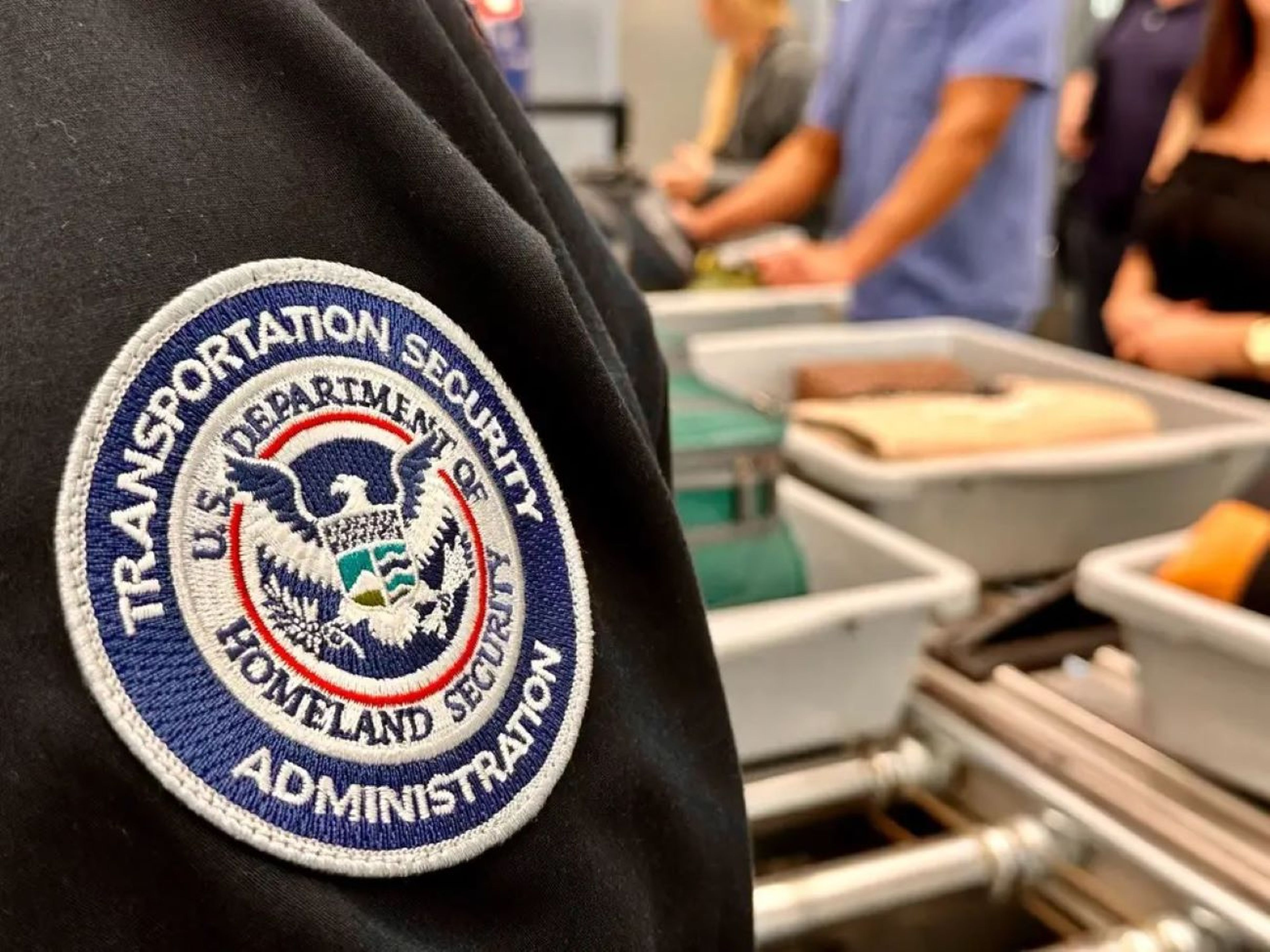 Un agente de la TSA (Administración de Seguridad en el Transporte), agencia del Gobierno de EEUU.