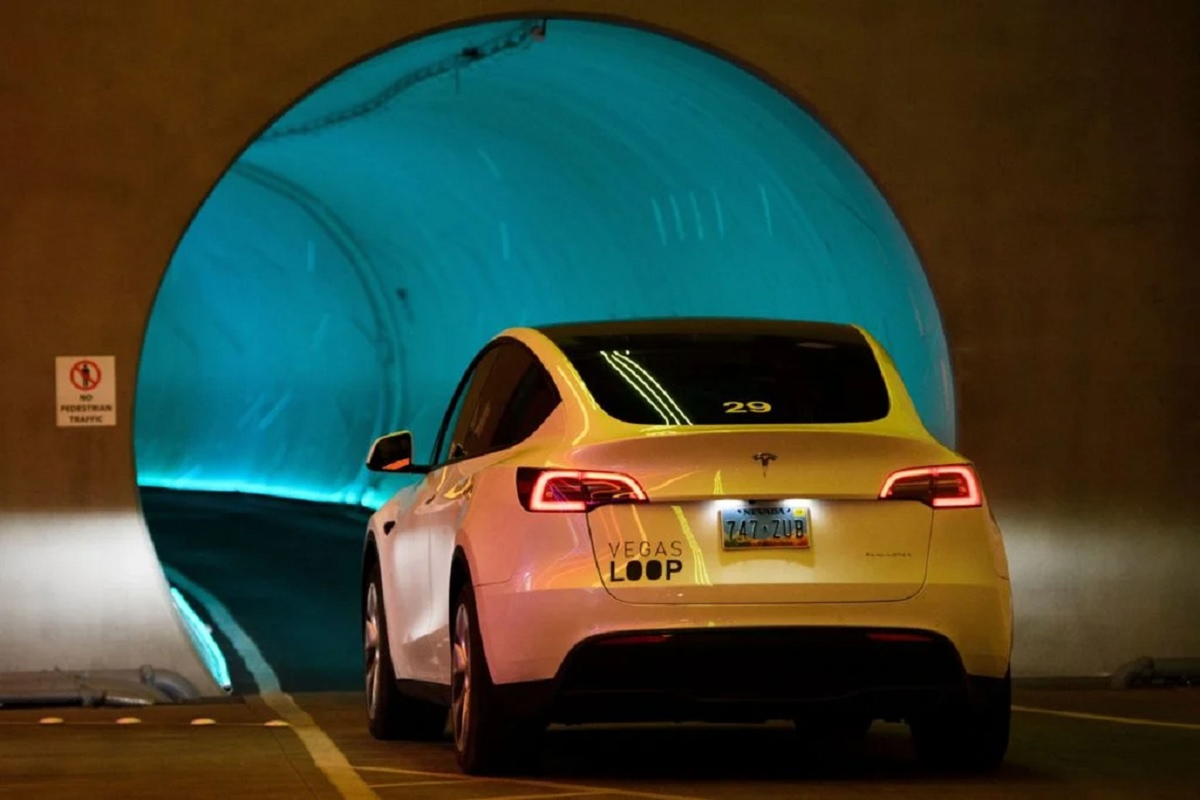 Apenas se ahorra tiempo, pero sí mucho personal: el sistema de túneles de Elon Musk en Las Vegas es un fracaso. 