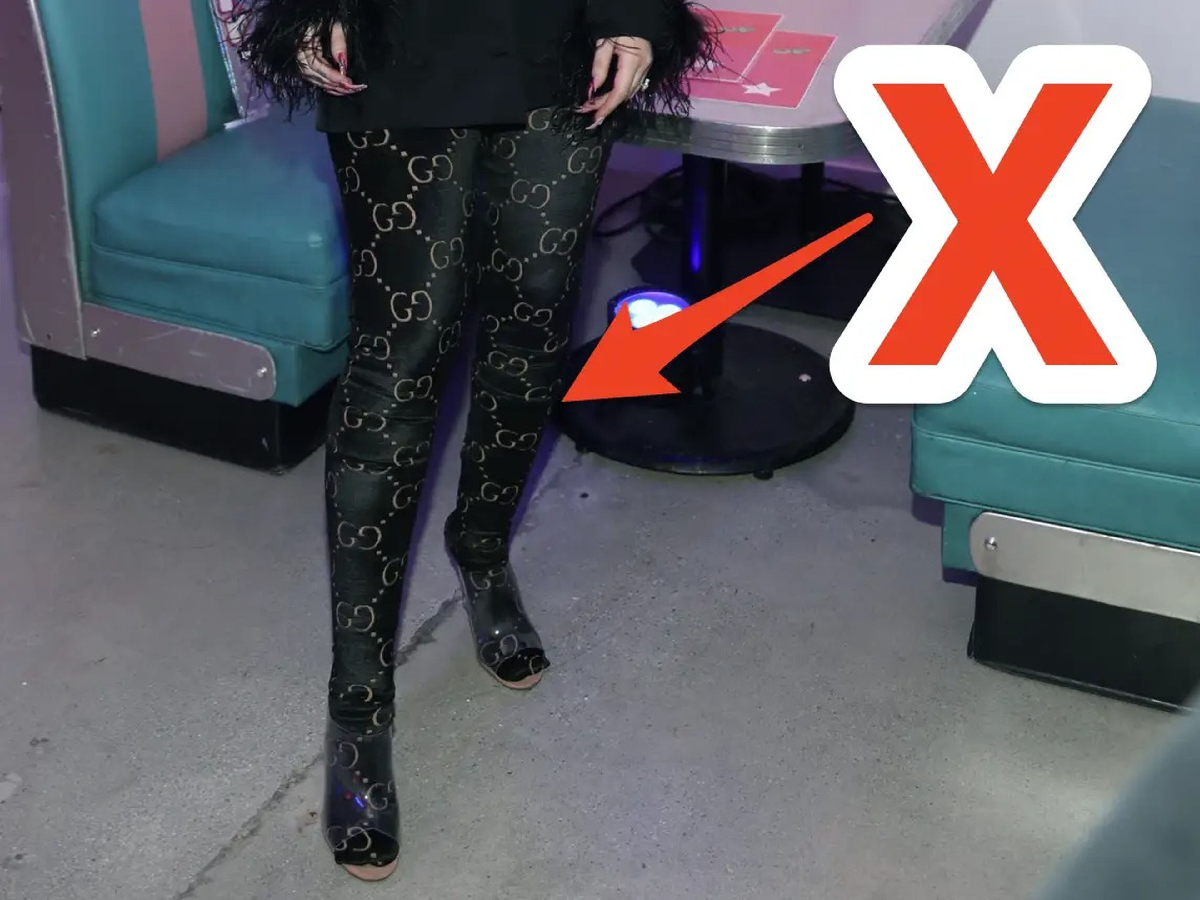 gucci logo tights with skitch