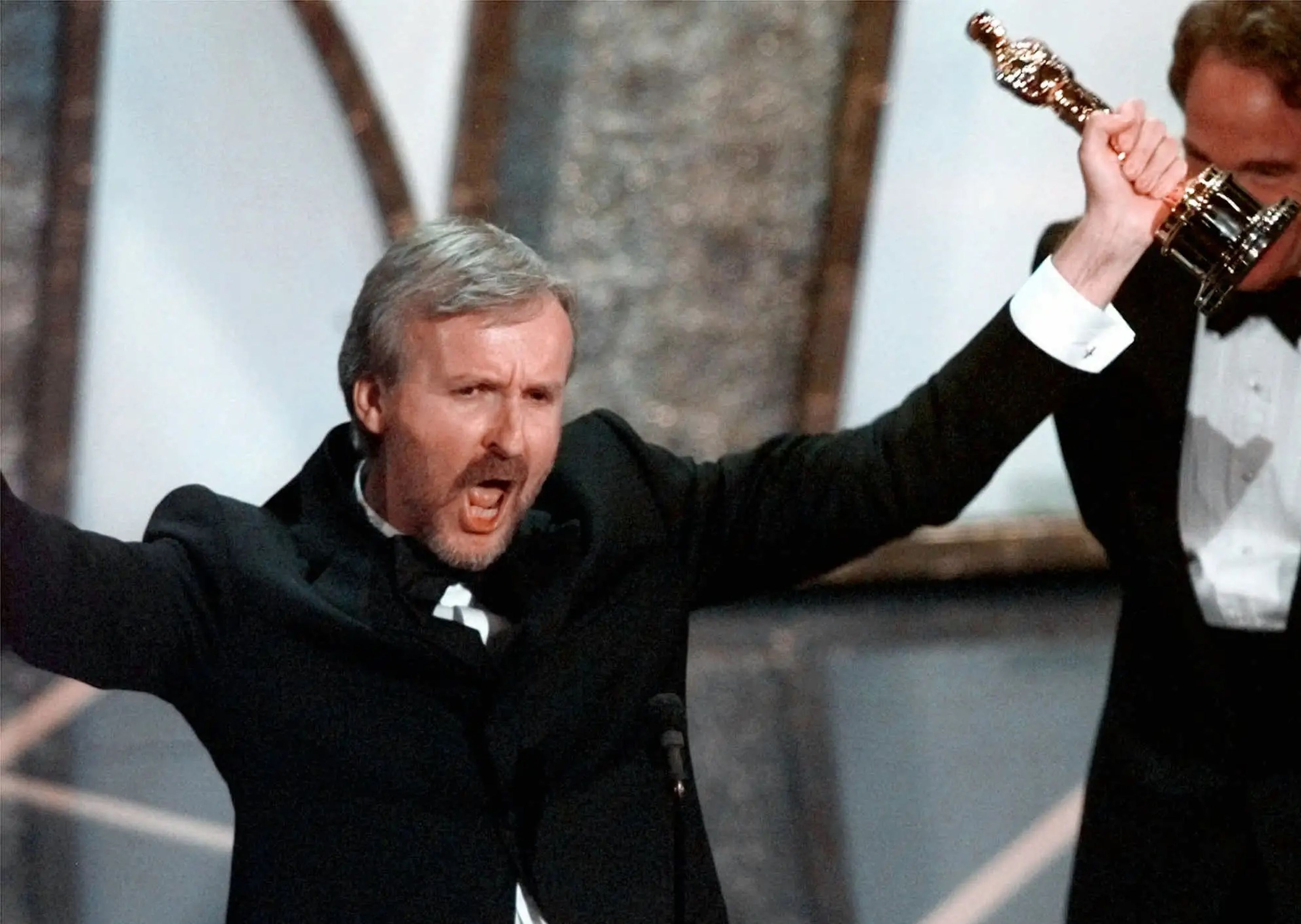 James Cameron en los Óscars de 1998.