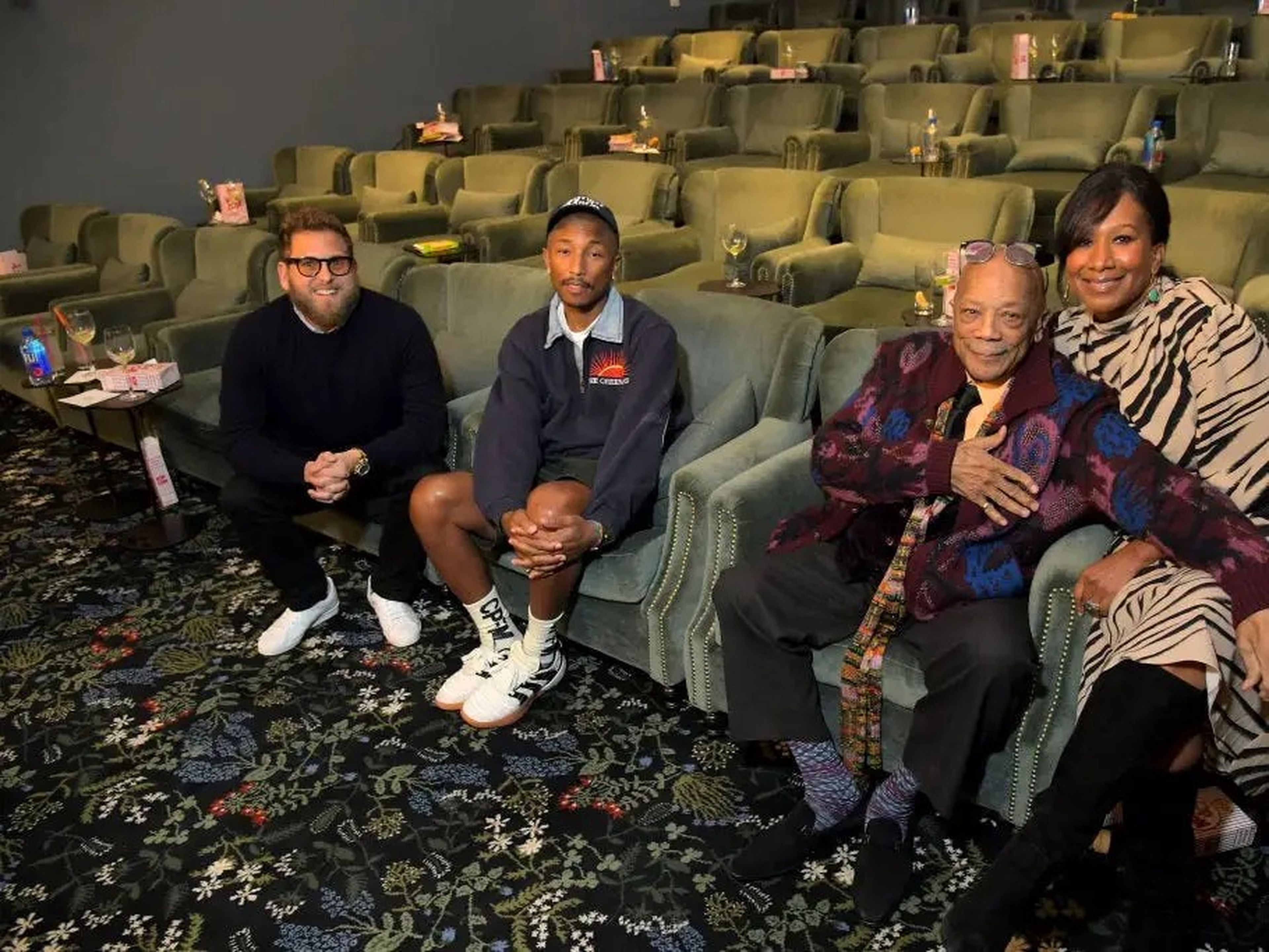 Jonah Hill, Pharrell Williams, Quincy Jones an Nicole Avant besichen 2020 eng Screening vum 'The Black Godfather'.