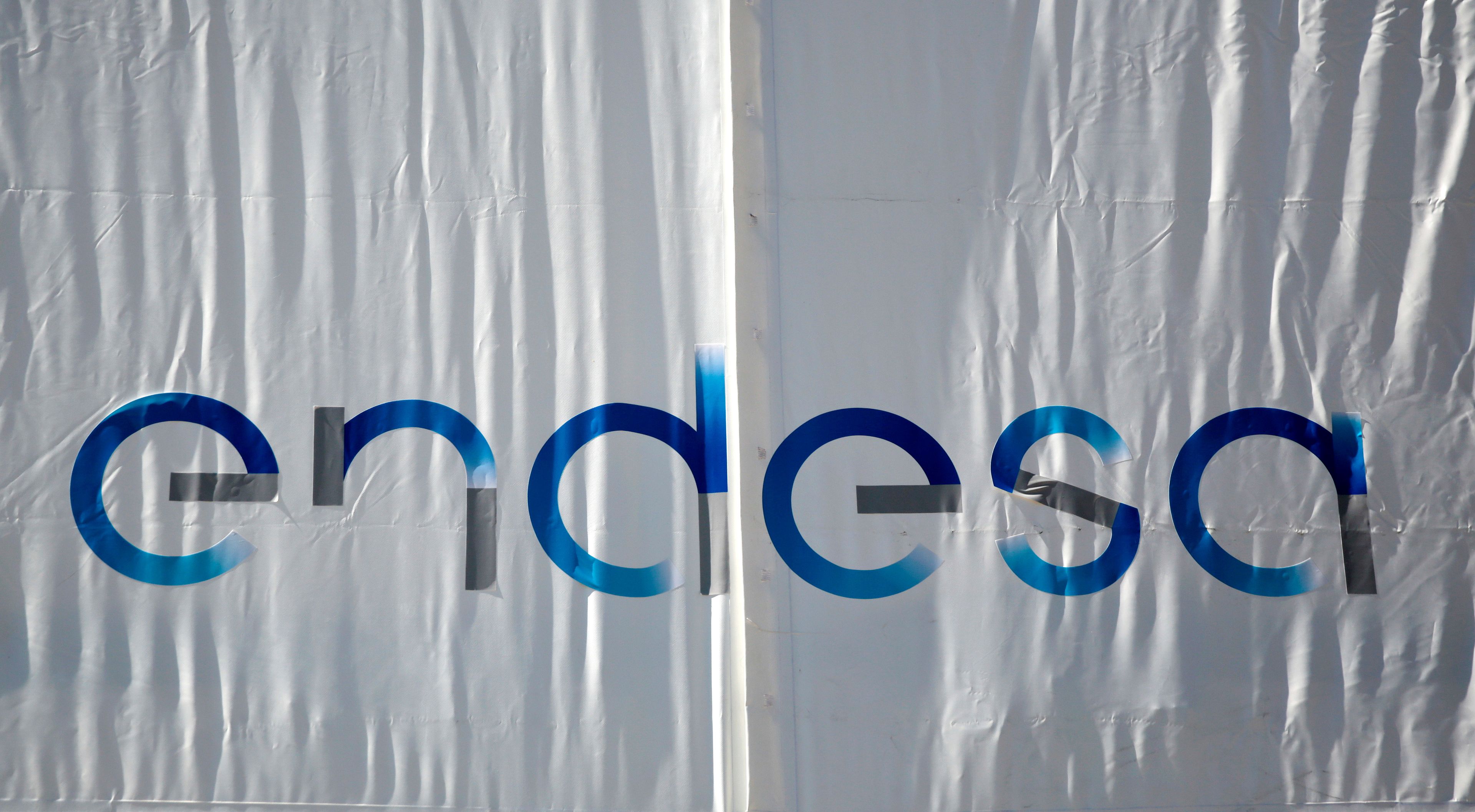 Logo de Endesa en la sede de la compañía en Madrid.
