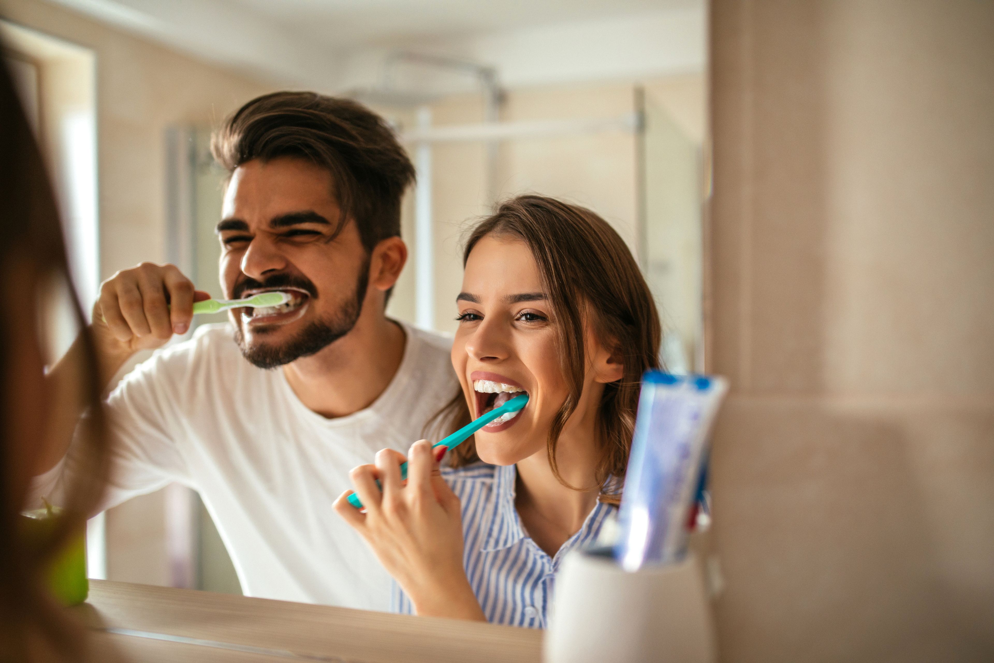 Por qué no debes compartir el cepillo de dientes con otra persona