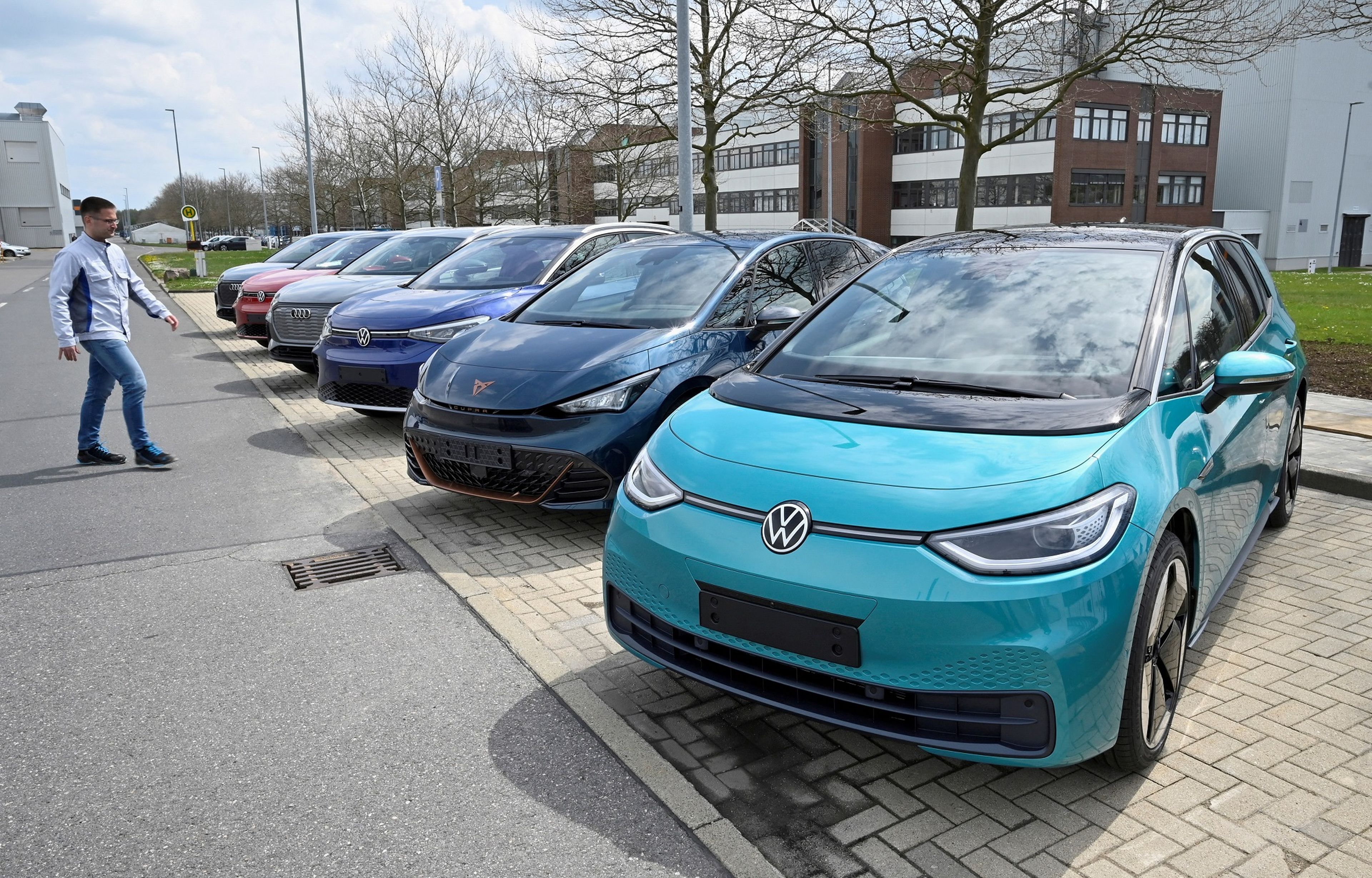 Varios coches eléctricos de Volkswagen.